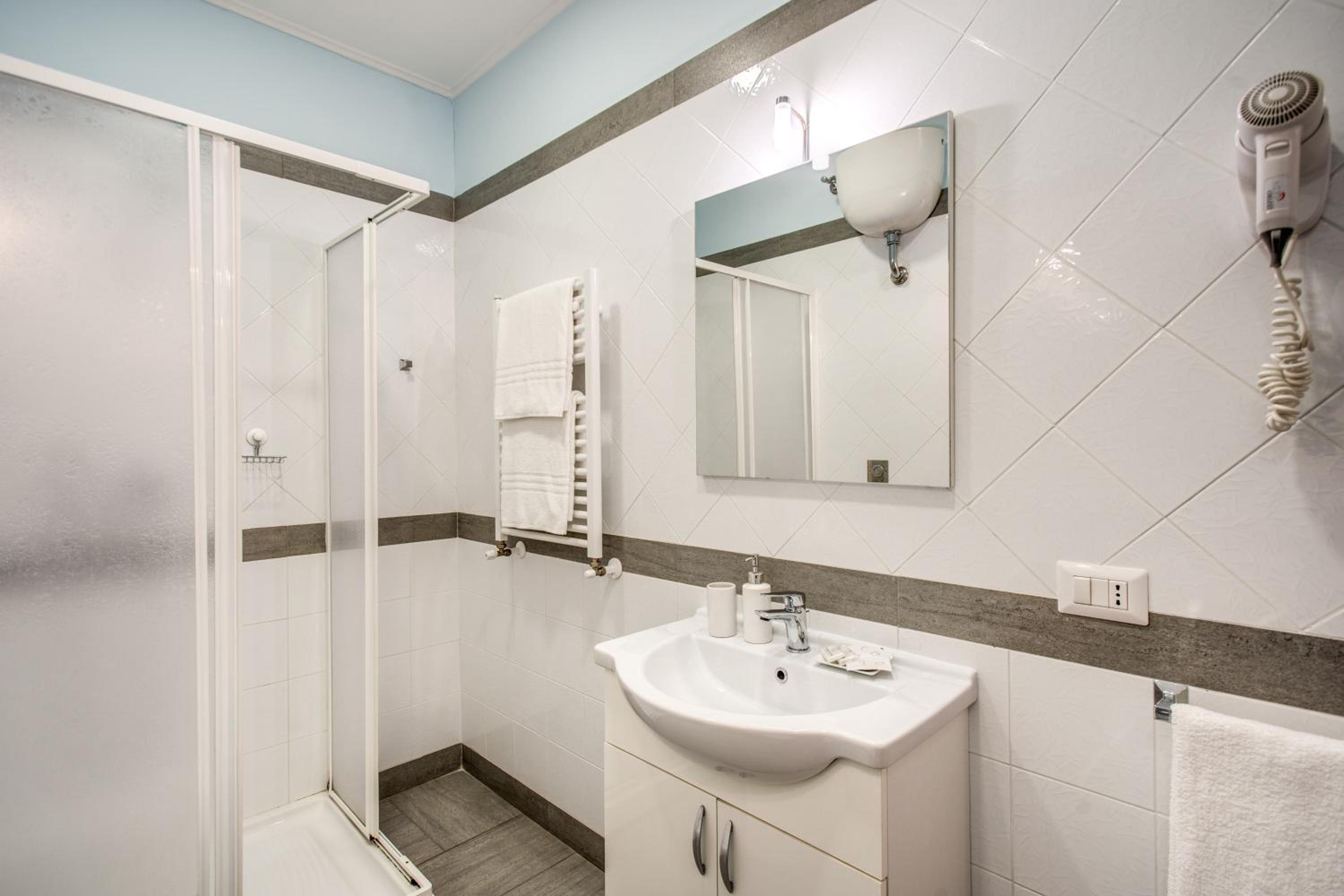 Casa Hosteno en Naples — bathroom