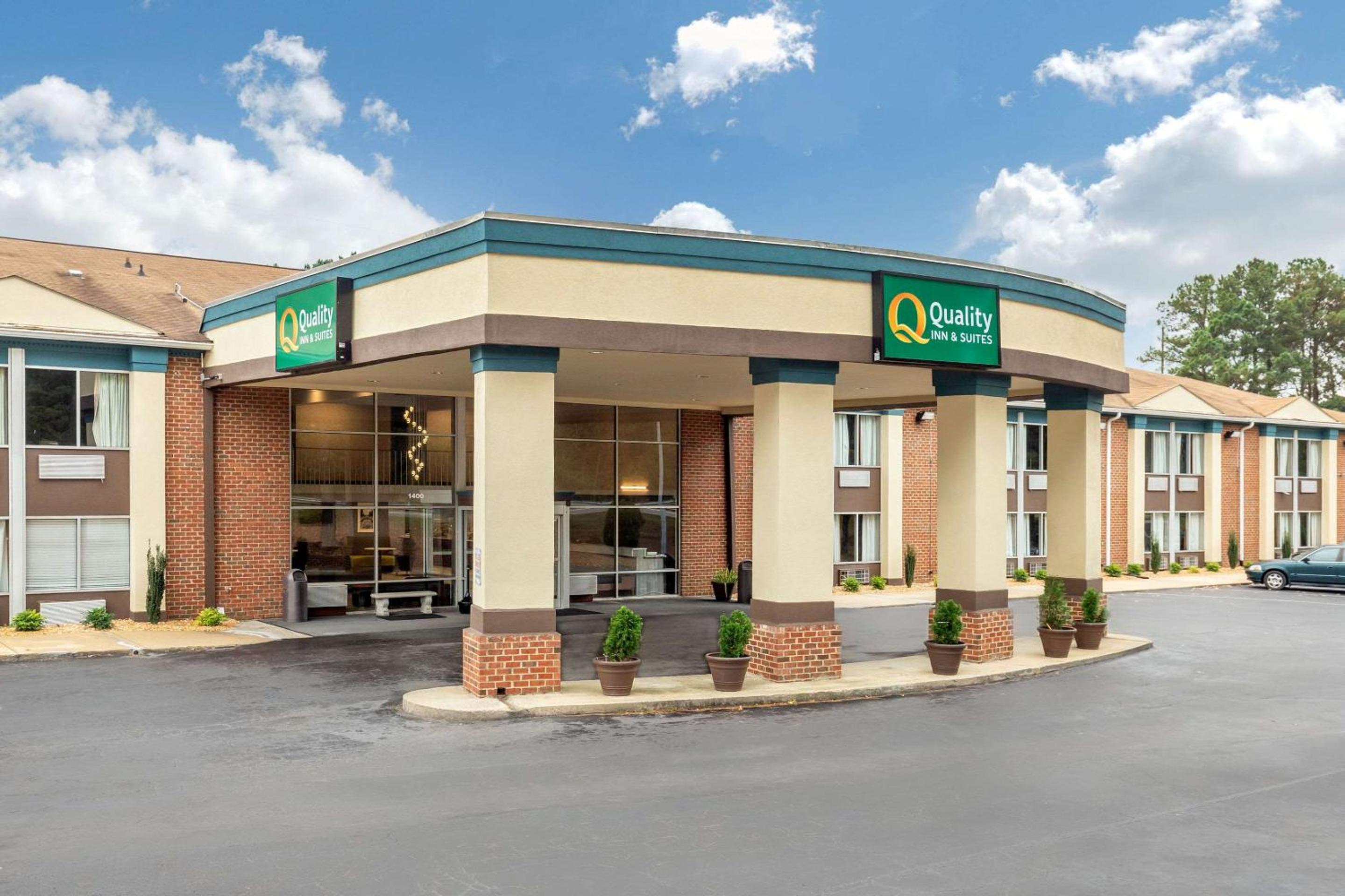 Hotel Quality Inn & Suites Apex-Holly Springs - Image 1