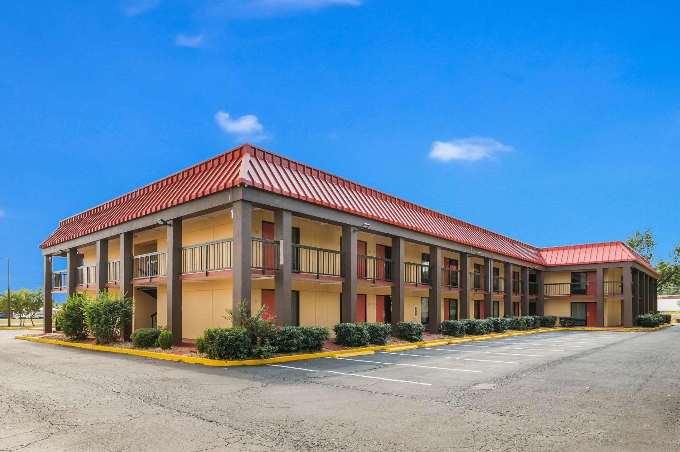 Econo Lodge Columbus near Airport view 2