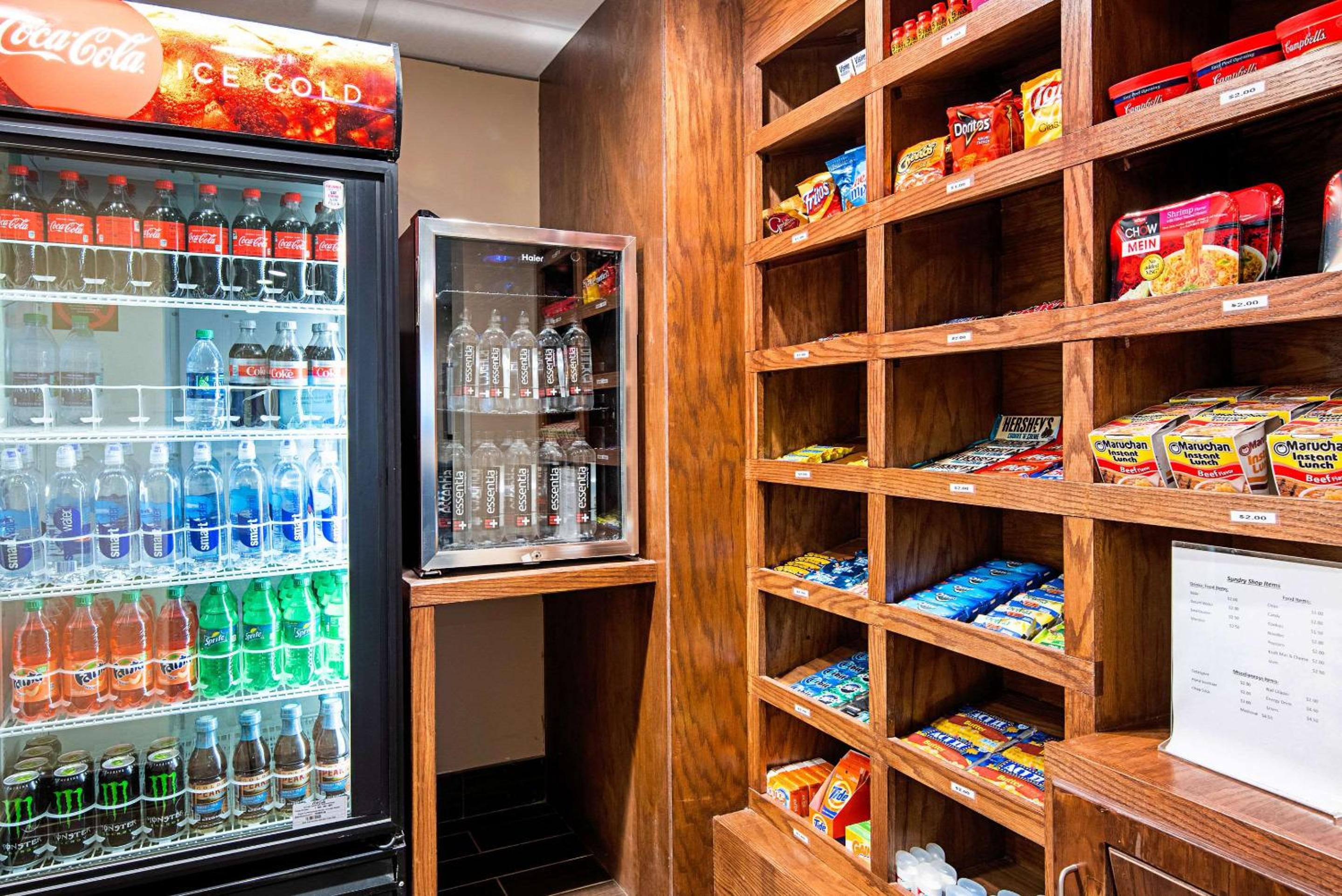 Pine Bluff Vacations - Comfort Inn  Suites Pine Bluff - Property Image 2