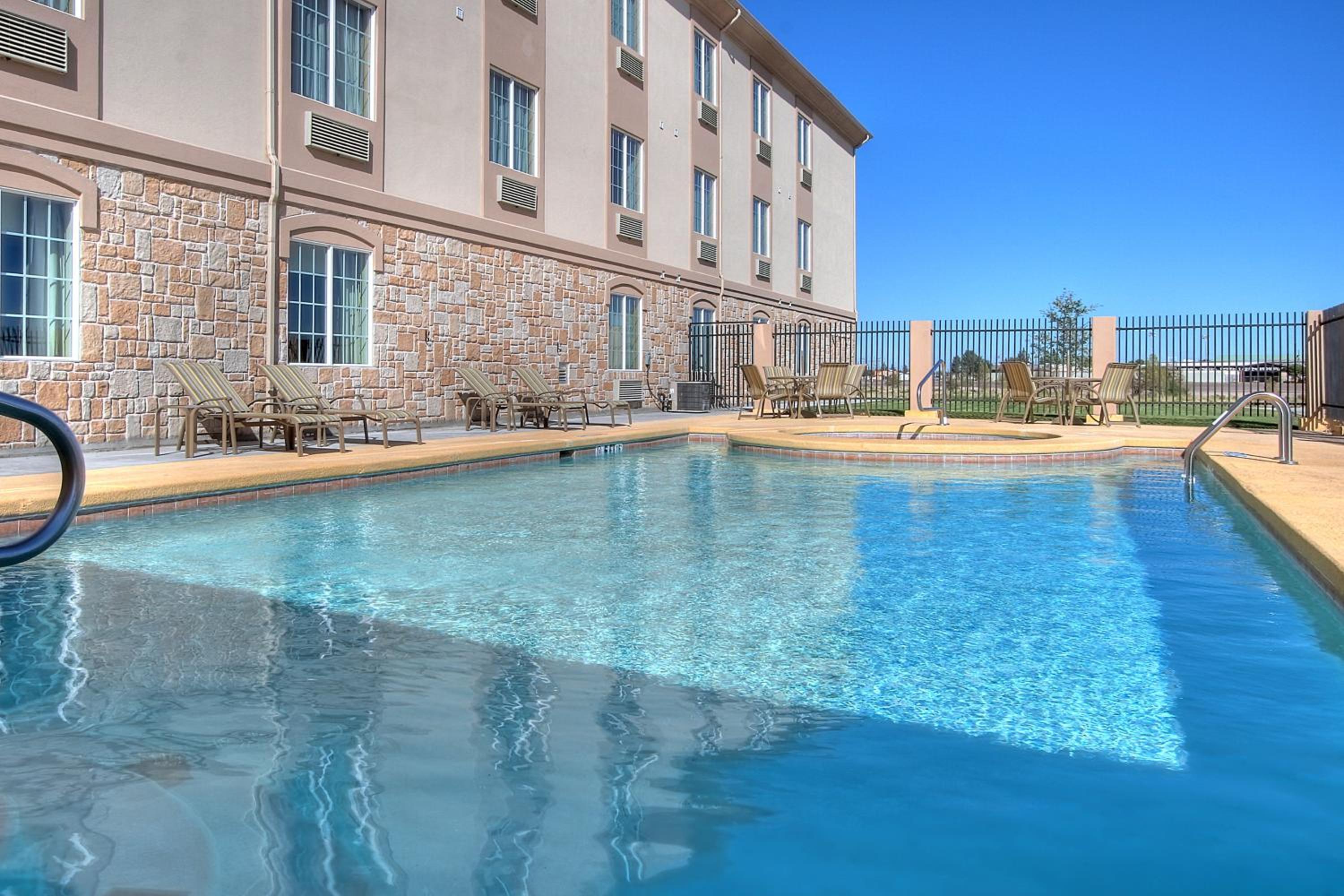 Pecos Vacations - Holiday Inn Express  Suites Pecos, an IHG Hotel - Property Image 3
