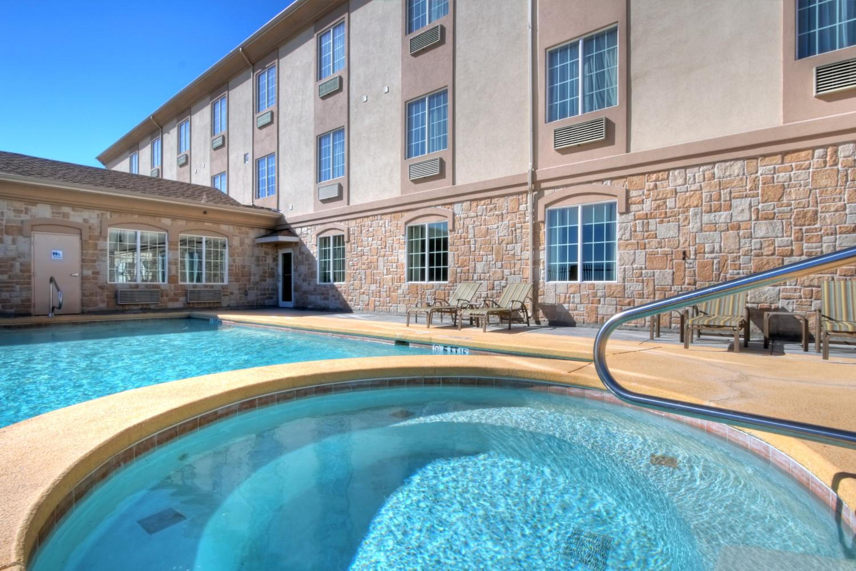 Pecos Vacations - Holiday Inn Express  Suites Pecos, an IHG Hotel - Property Image 5