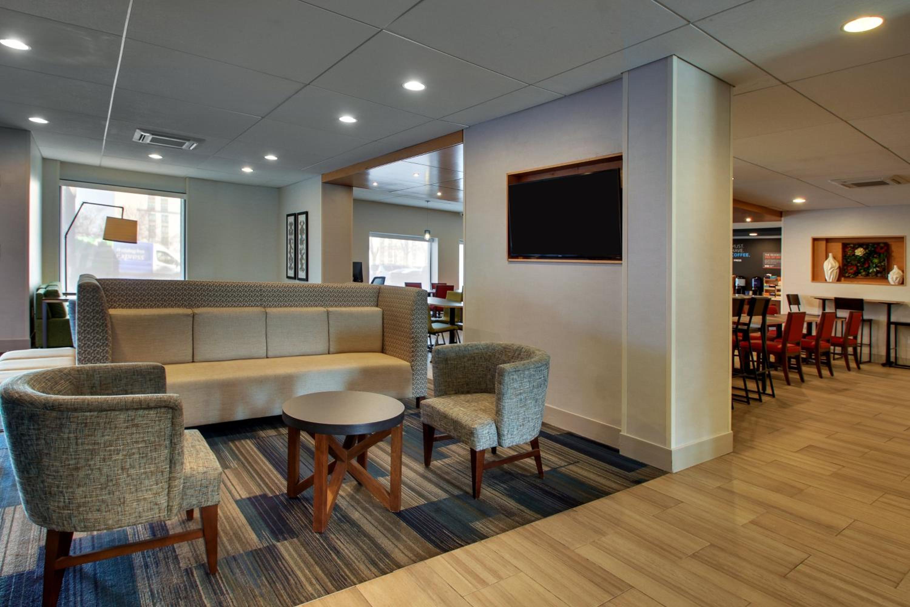 Hanover Vacations - Holiday Inn Express Baltimore BWI Airport West, an IHG Hotel - Property Image 5