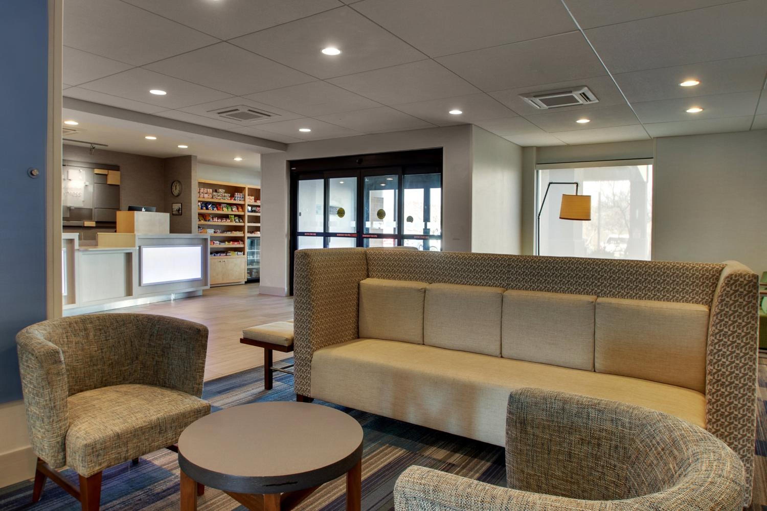 Hanover Vacations - Holiday Inn Express Baltimore BWI Airport West, an IHG Hotel - Property Image 4