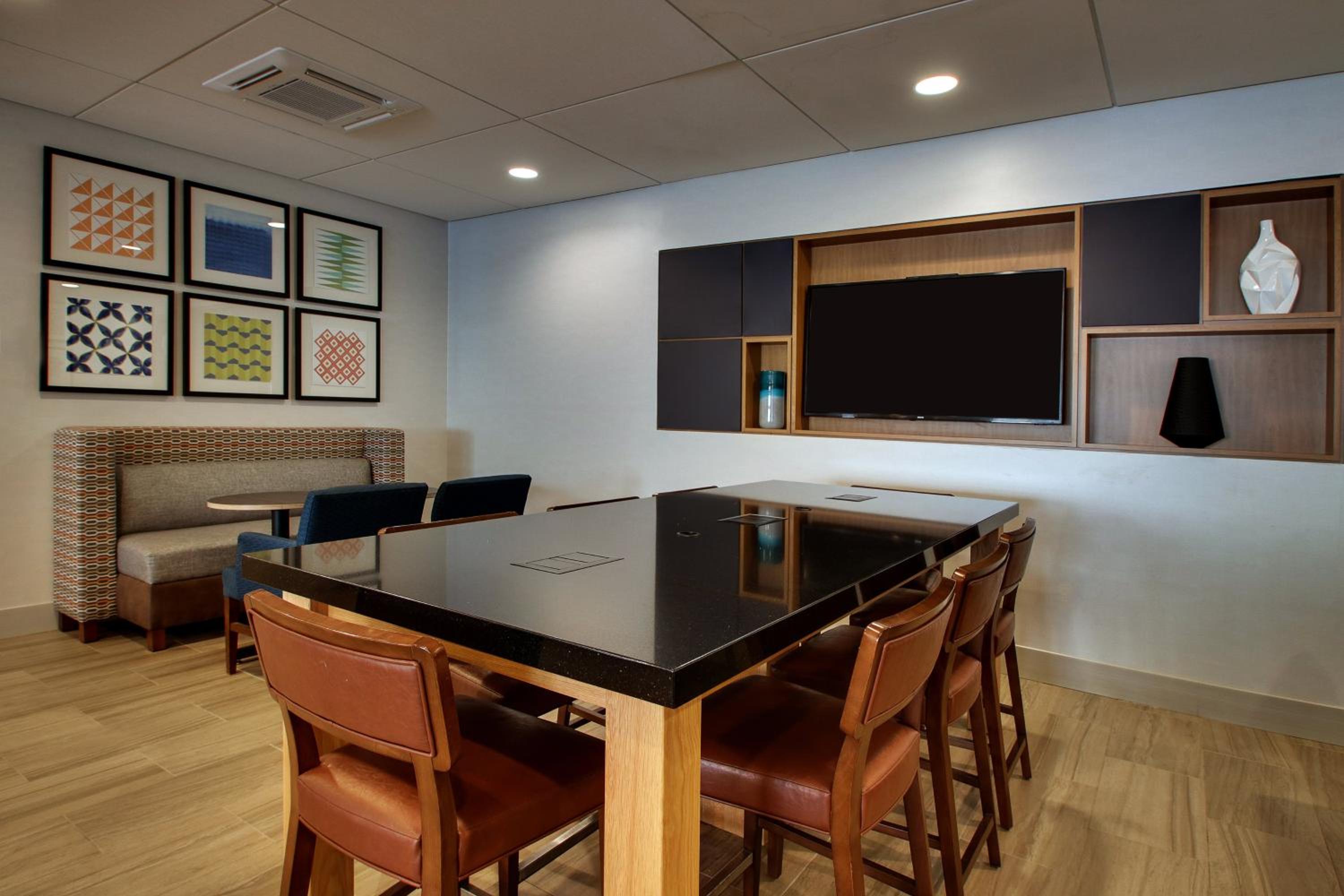 Hanover Vacations - Holiday Inn Express Baltimore BWI Airport West, an IHG Hotel - Property Image 29