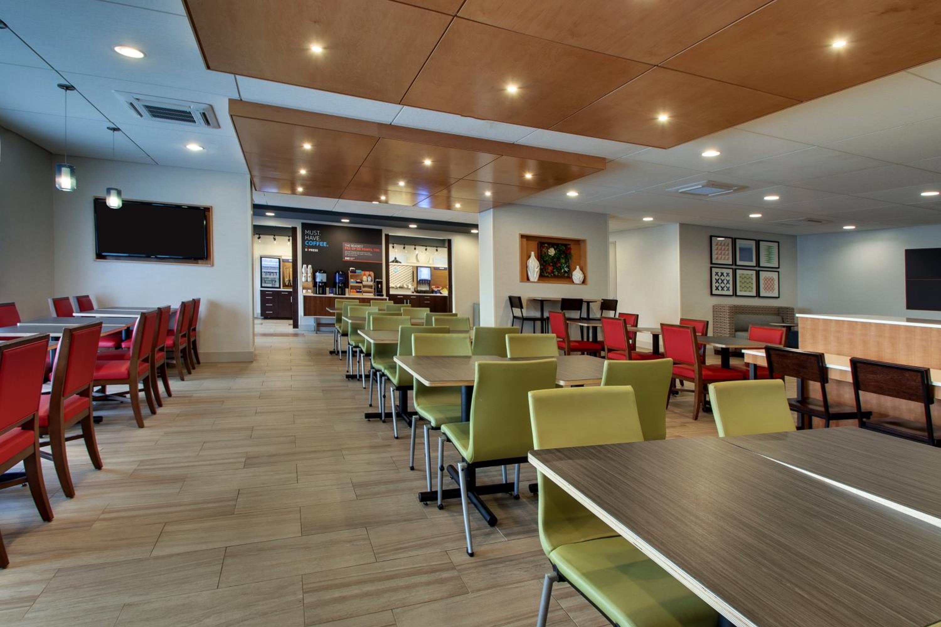 Hanover Vacations - Holiday Inn Express Baltimore BWI Airport West, an IHG Hotel - Property Image 3