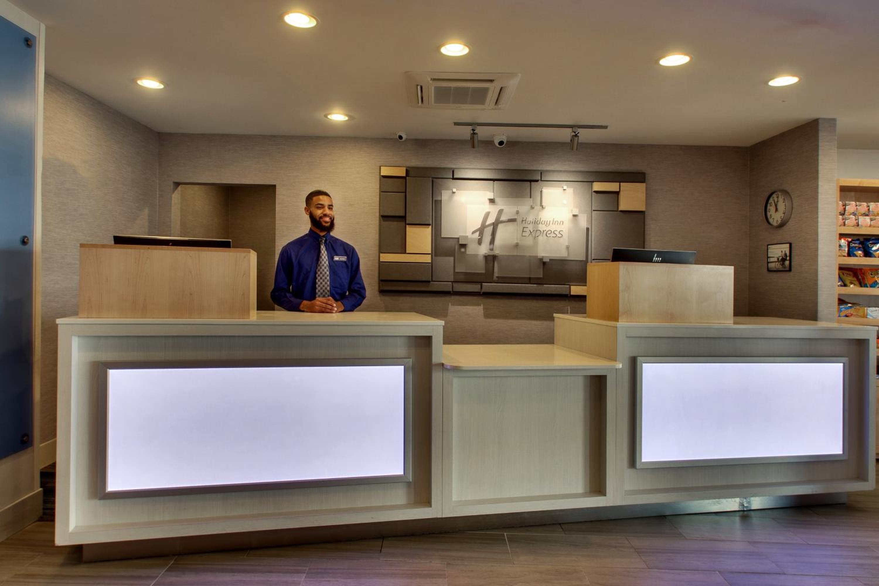 Hanover Vacations - Holiday Inn Express Baltimore BWI Airport West, an IHG Hotel - Property Image 26