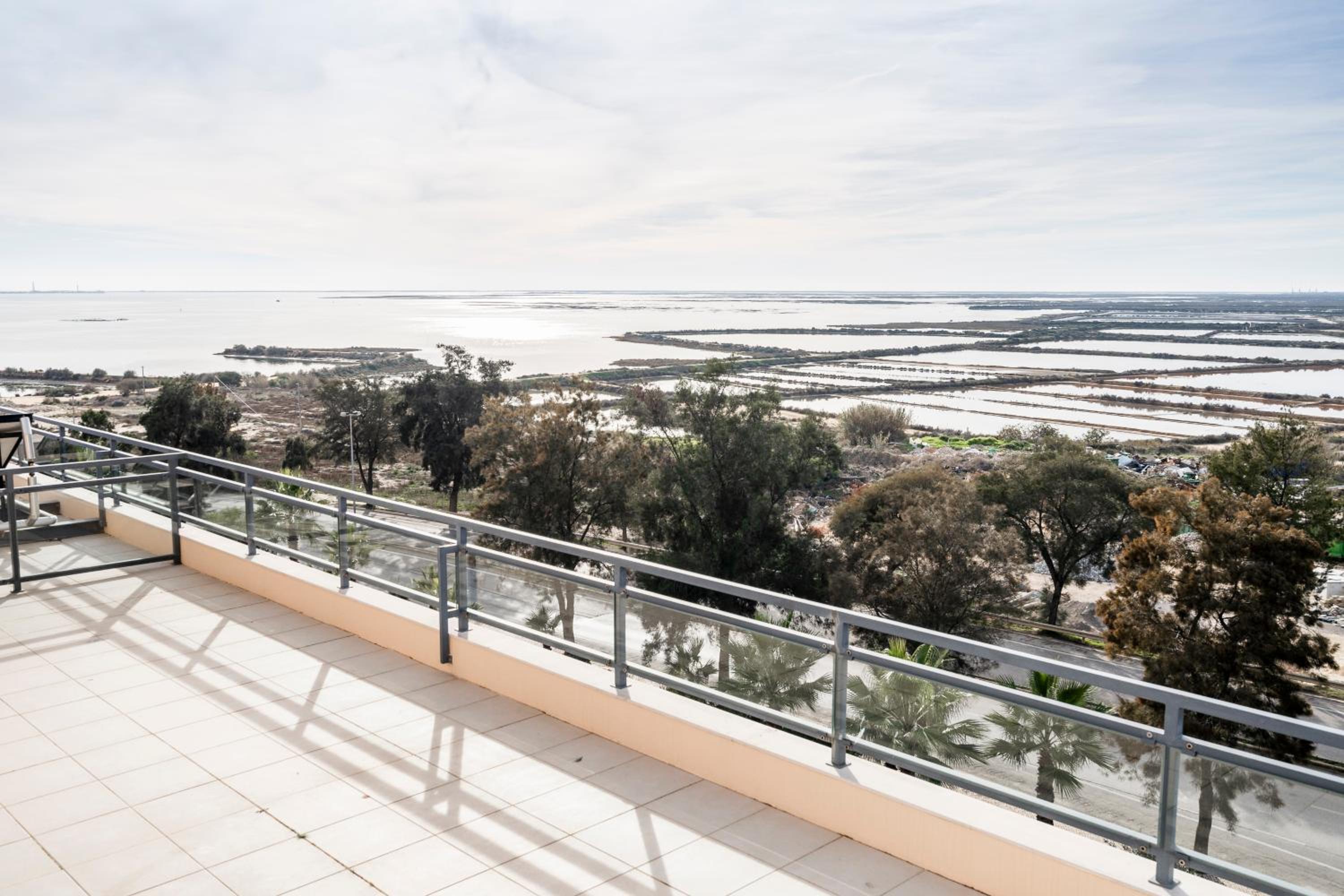 OCEANFRONT: Luxury Spectacular Sea Views and Pool view 4