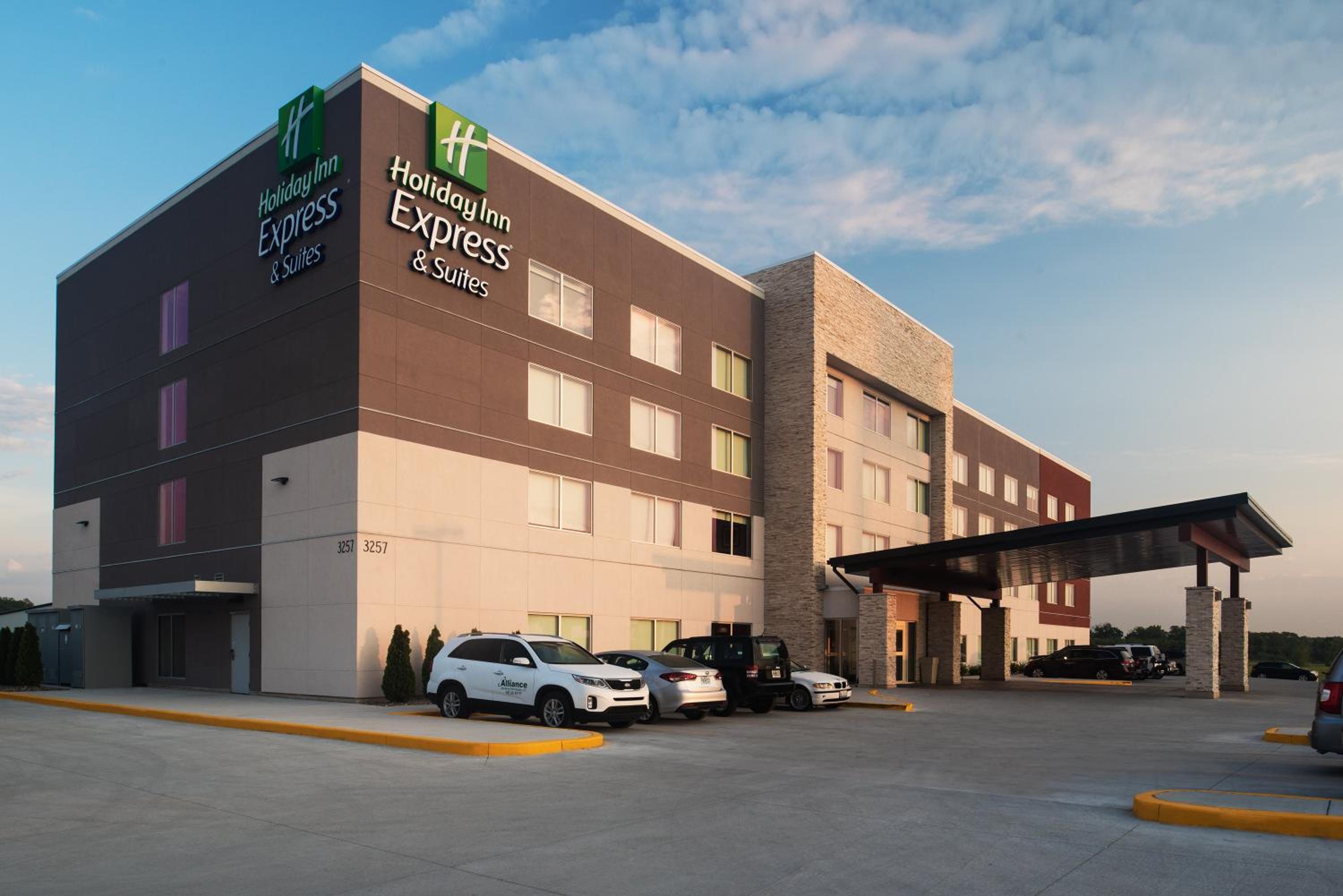 Holiday Inn Express  Suites Kingdom City, an IHG Hotel - Property Image 7