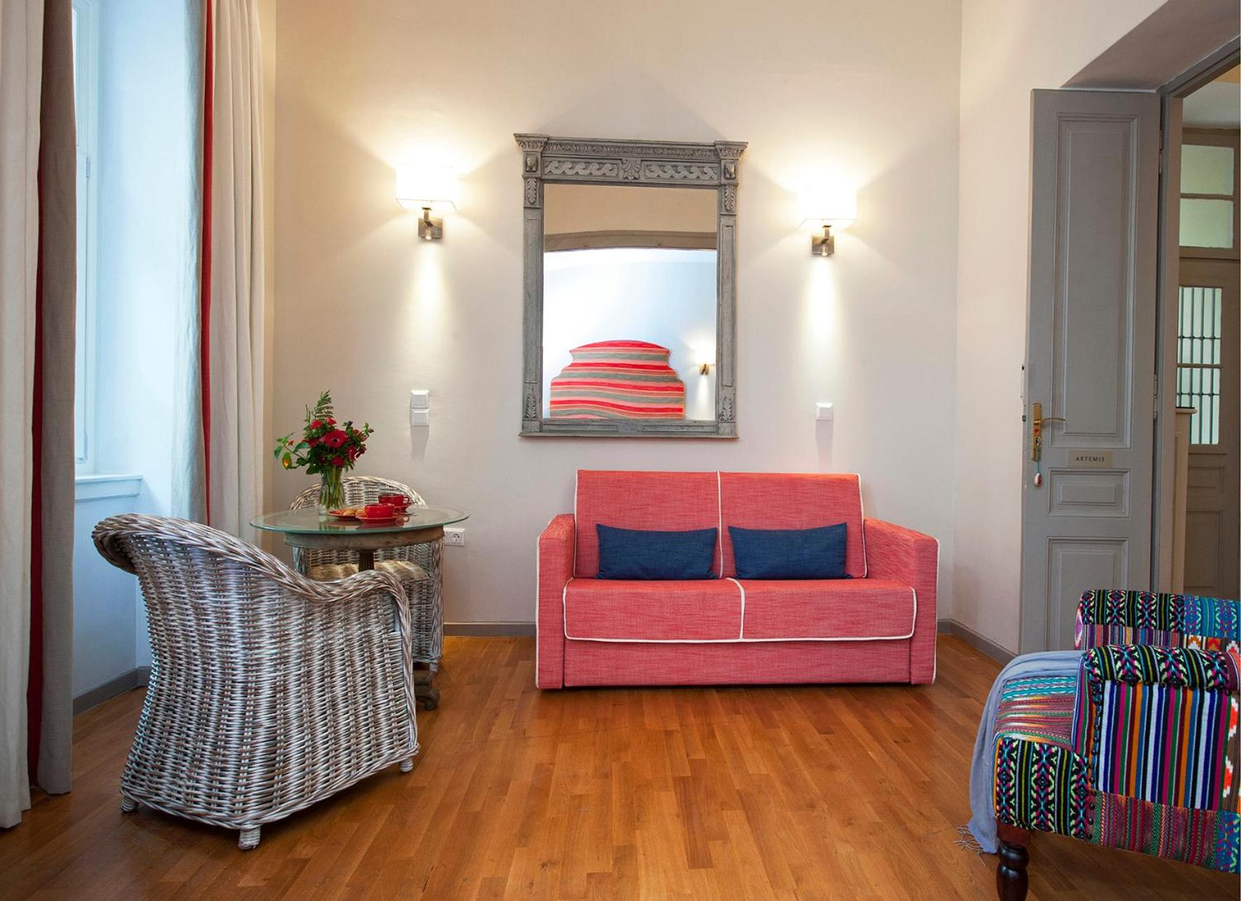Acropolis TownHouseCo Suites