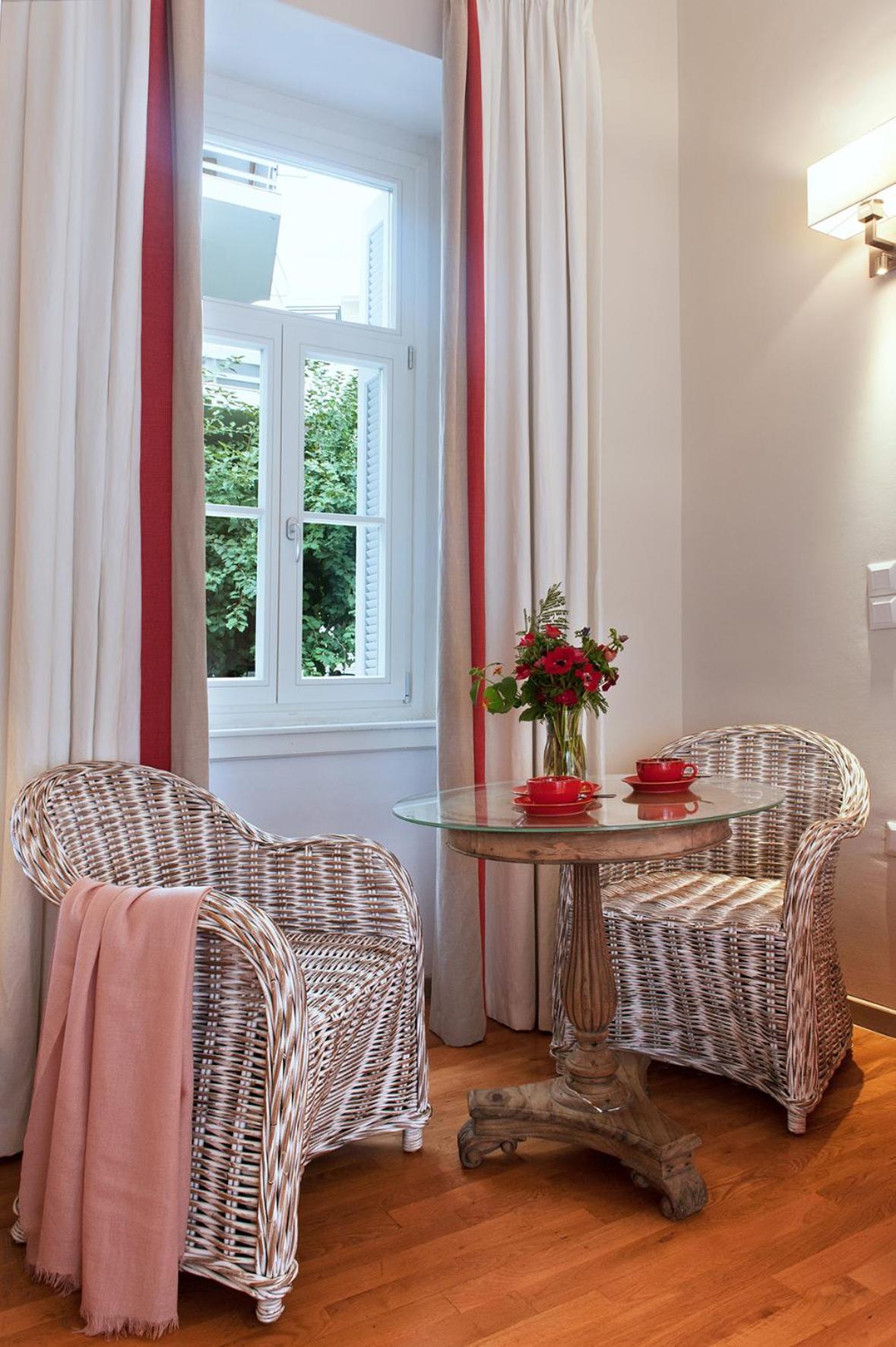 Acropolis TownHouseCo Suites
