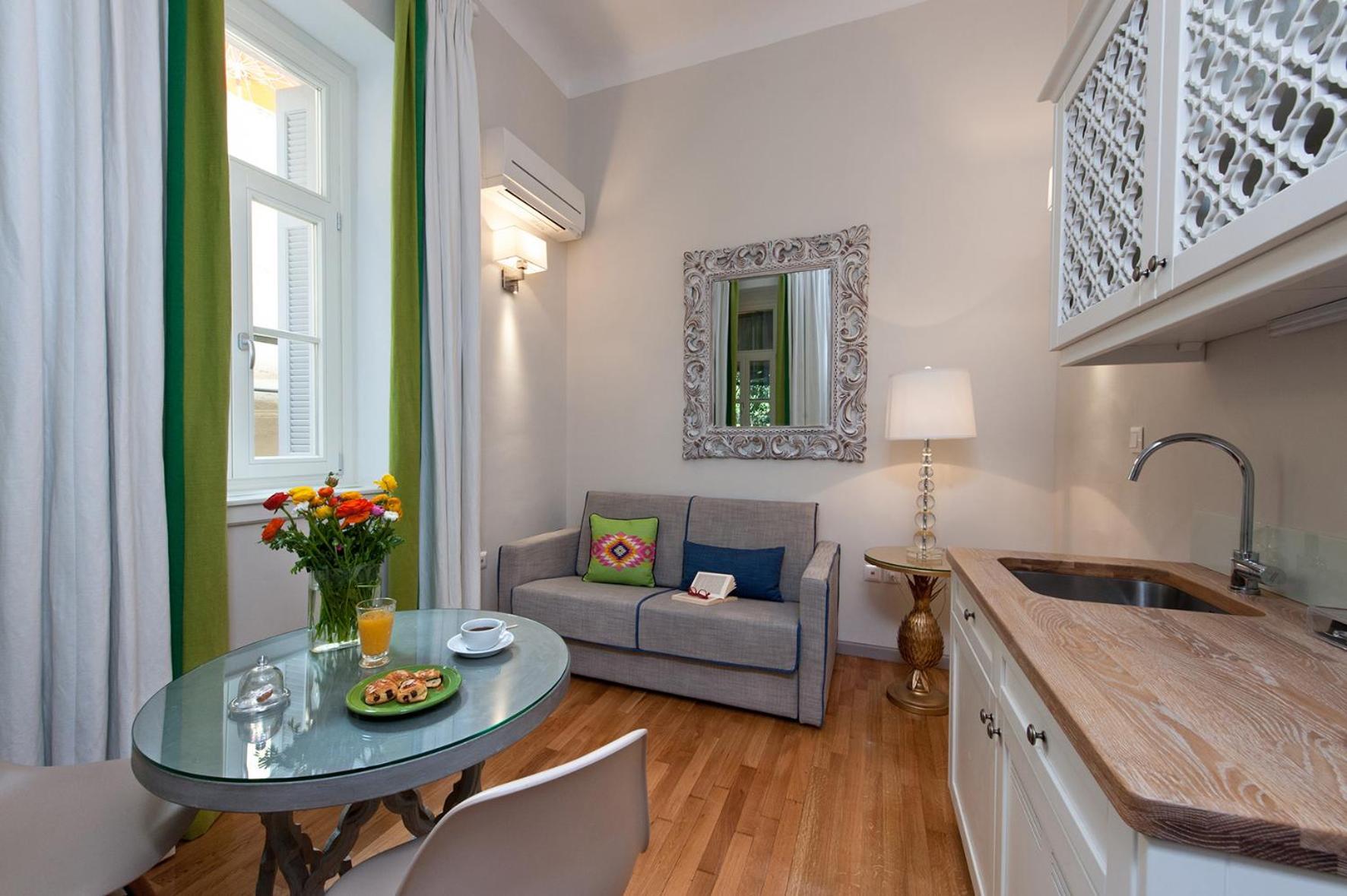 Acropolis TownHouseCo Suites