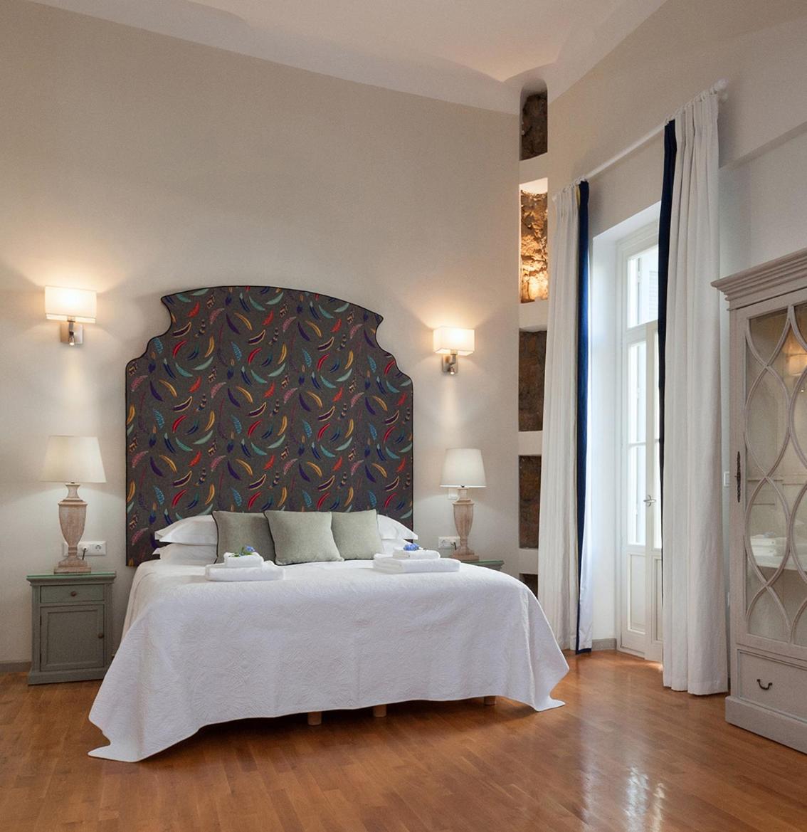 Acropolis TownHouseCo Suites