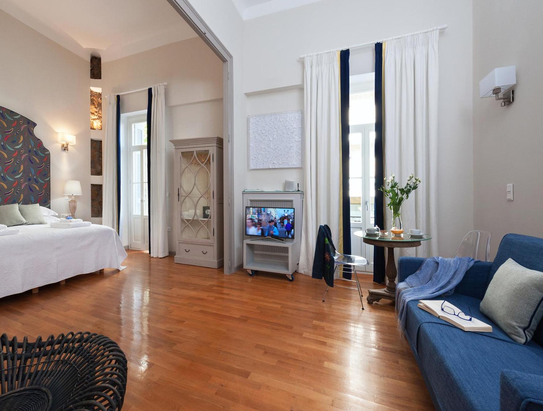 Acropolis TownHouseCo Suites