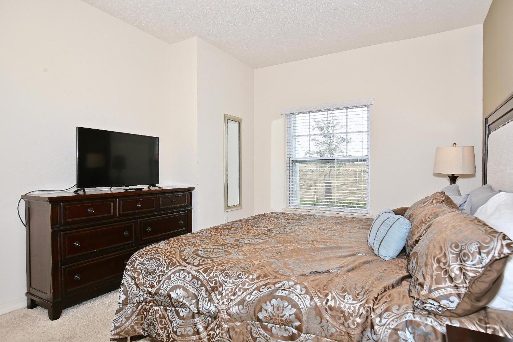 Fantastic Townhouse in Lux community sleeps 8, 10' to Disney!!