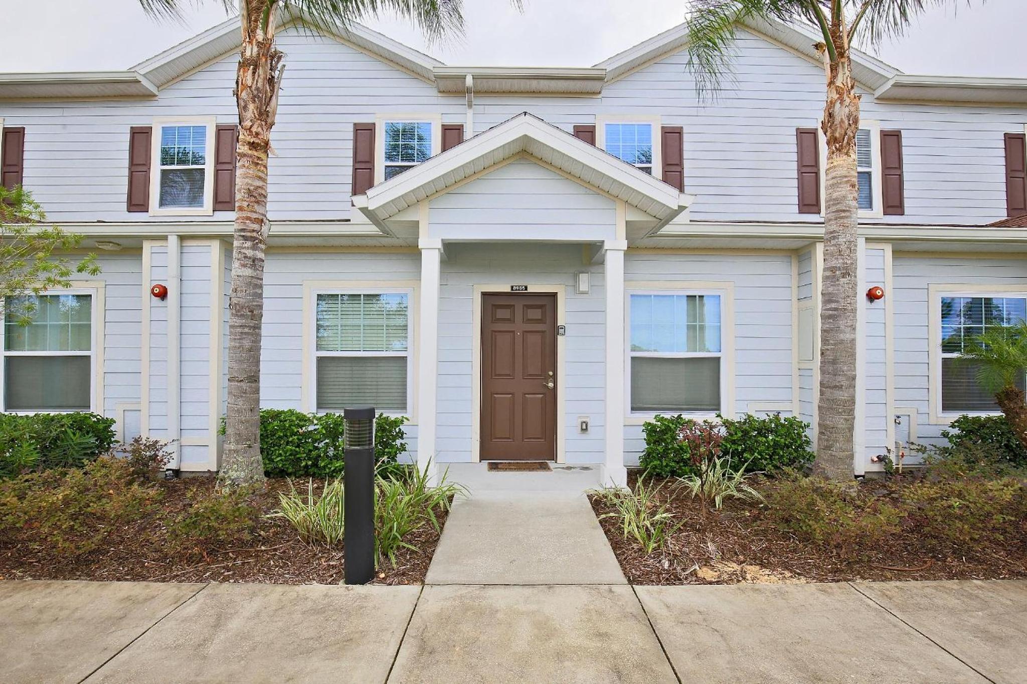 Fantastic Townhouse in Lux community sleeps 8, 10' to Disney!!
