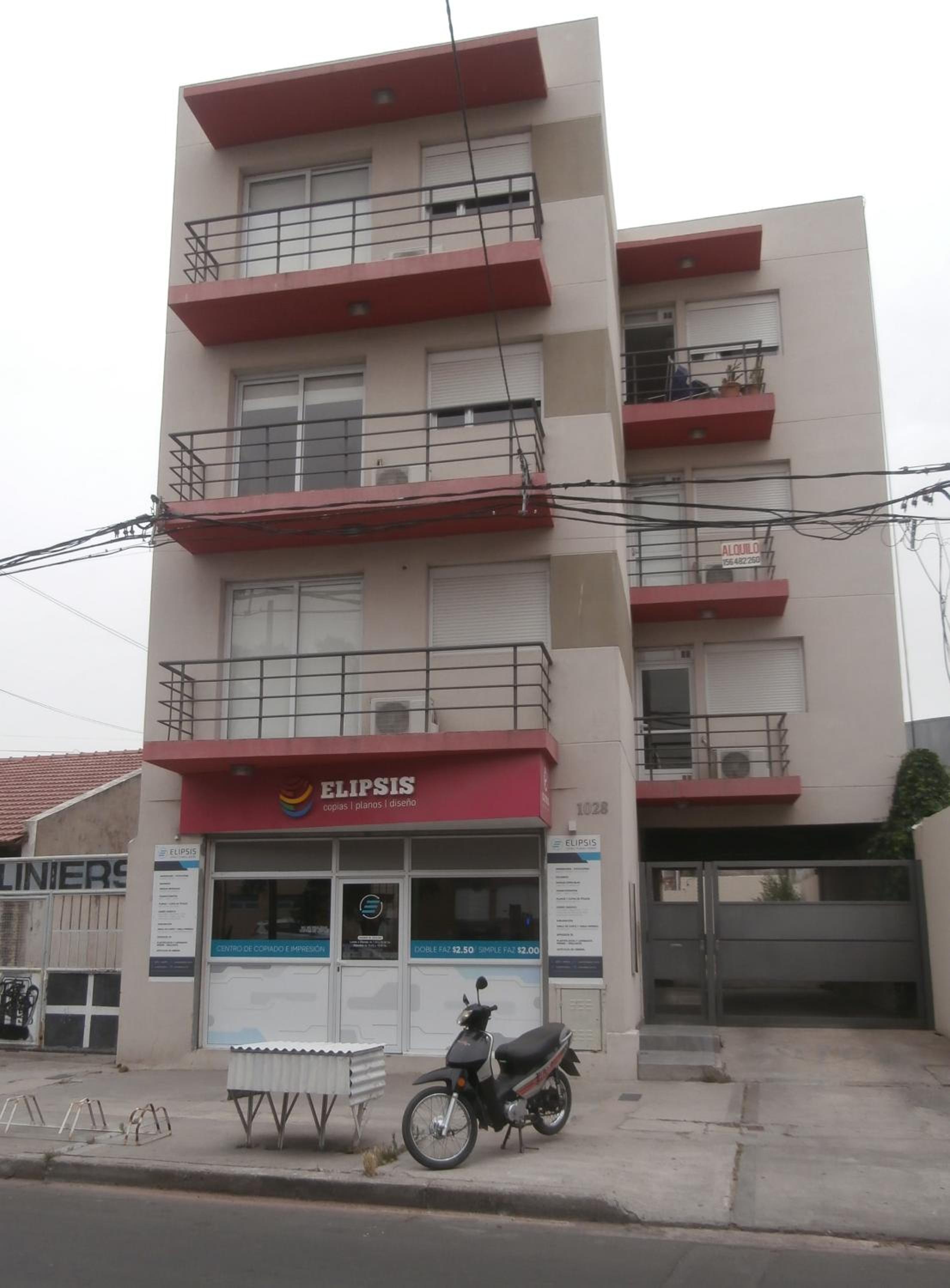 Apart 12 de Octubre 1028
