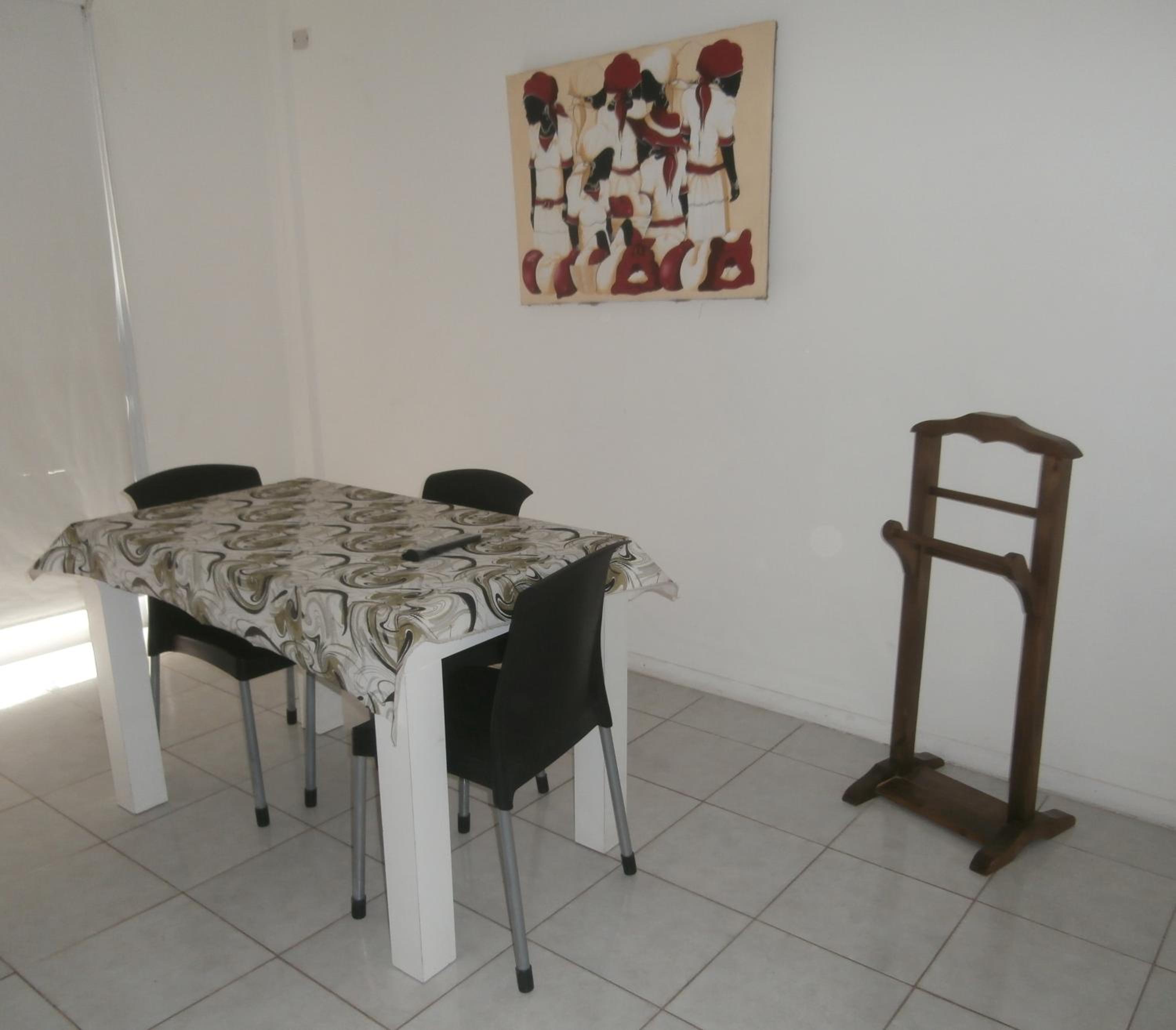 Apart 12 de Octubre 1028