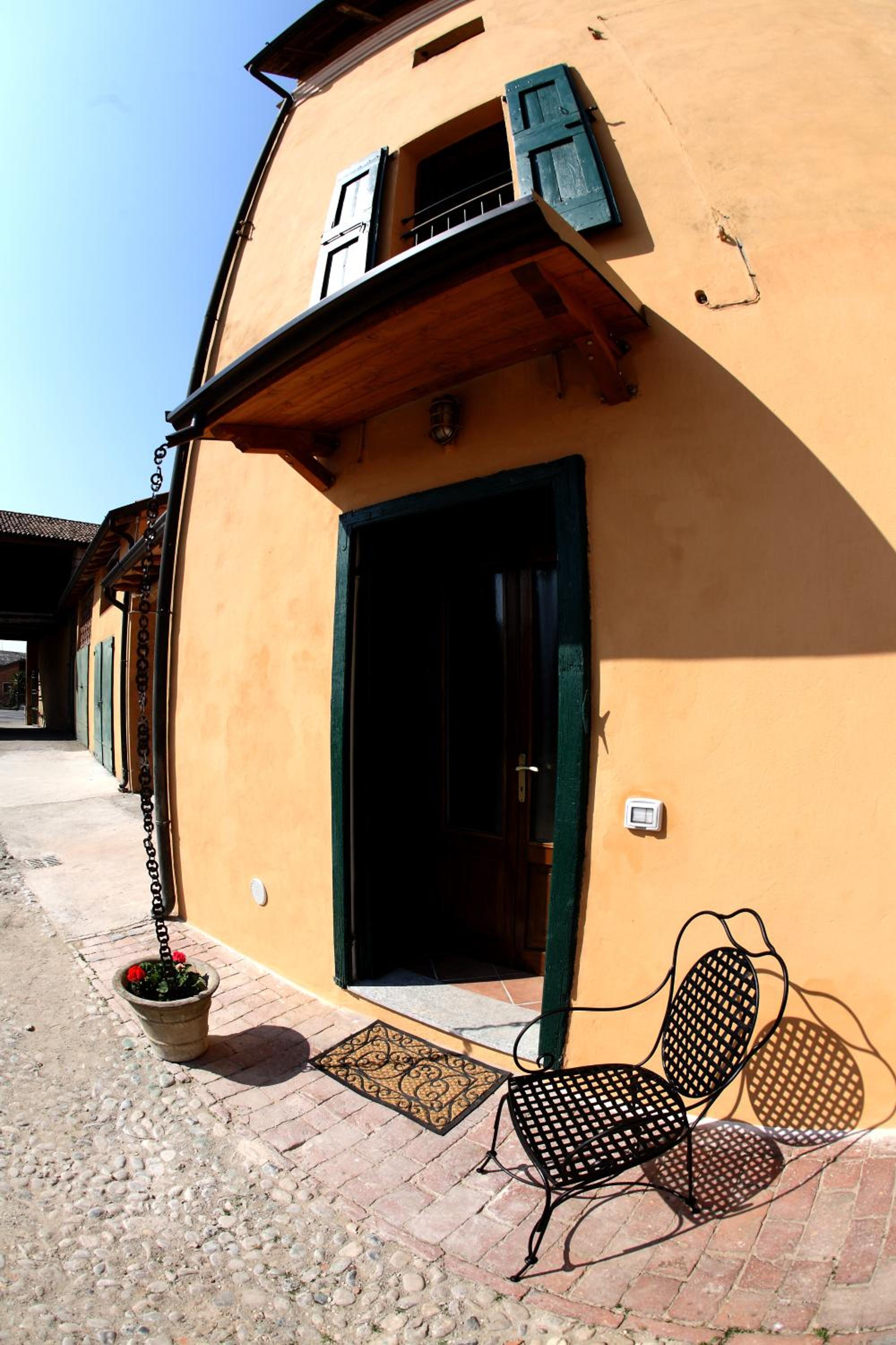 B&B Stradivari view 2