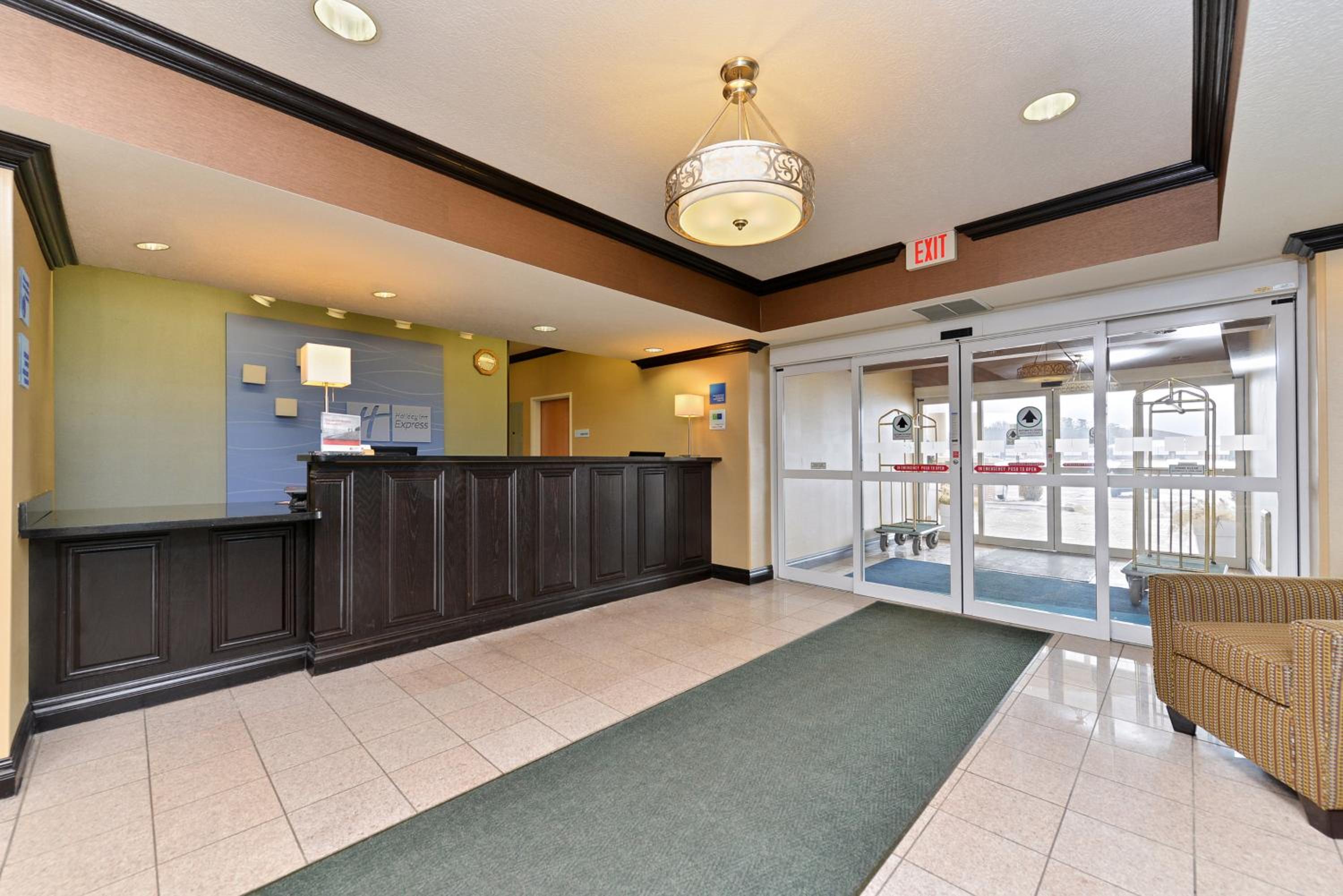 Holiday Inn Express Hotel & Suites Charlotte by IHG view 3
