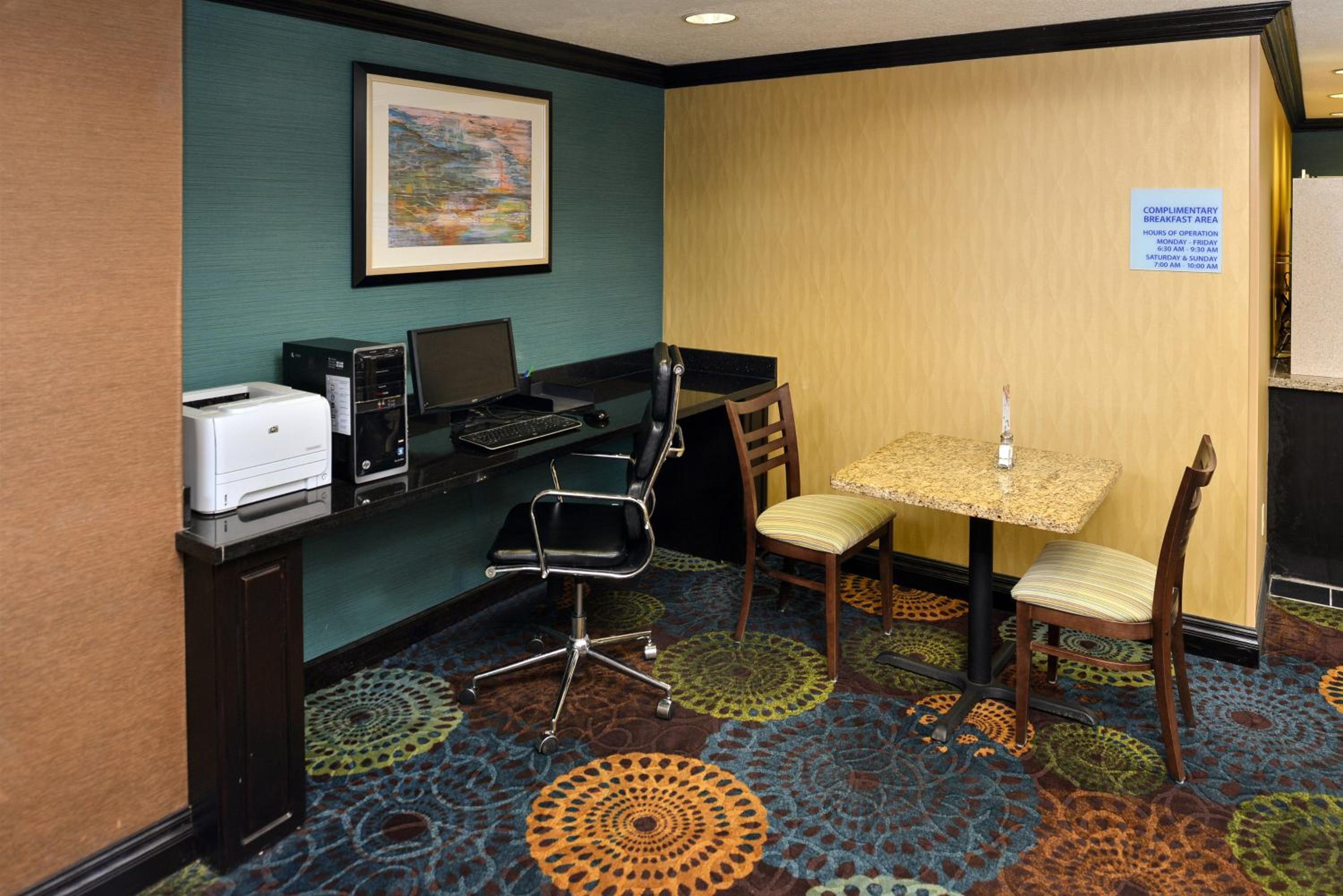 Holiday Inn Express Hotel & Suites Charlotte by IHG view 4
