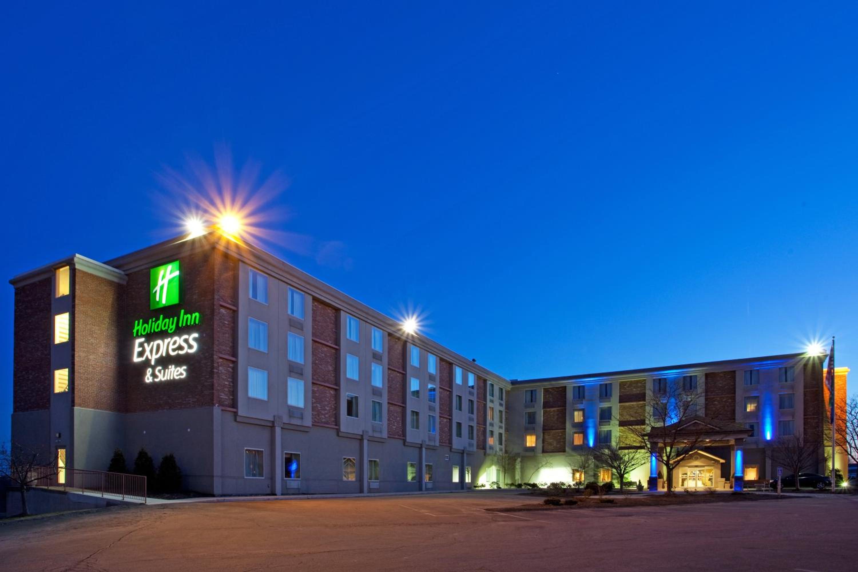 Hotel Holiday Inn Express and Suites Pittsburgh West Mifflin, an IHG Hotel - Image 1