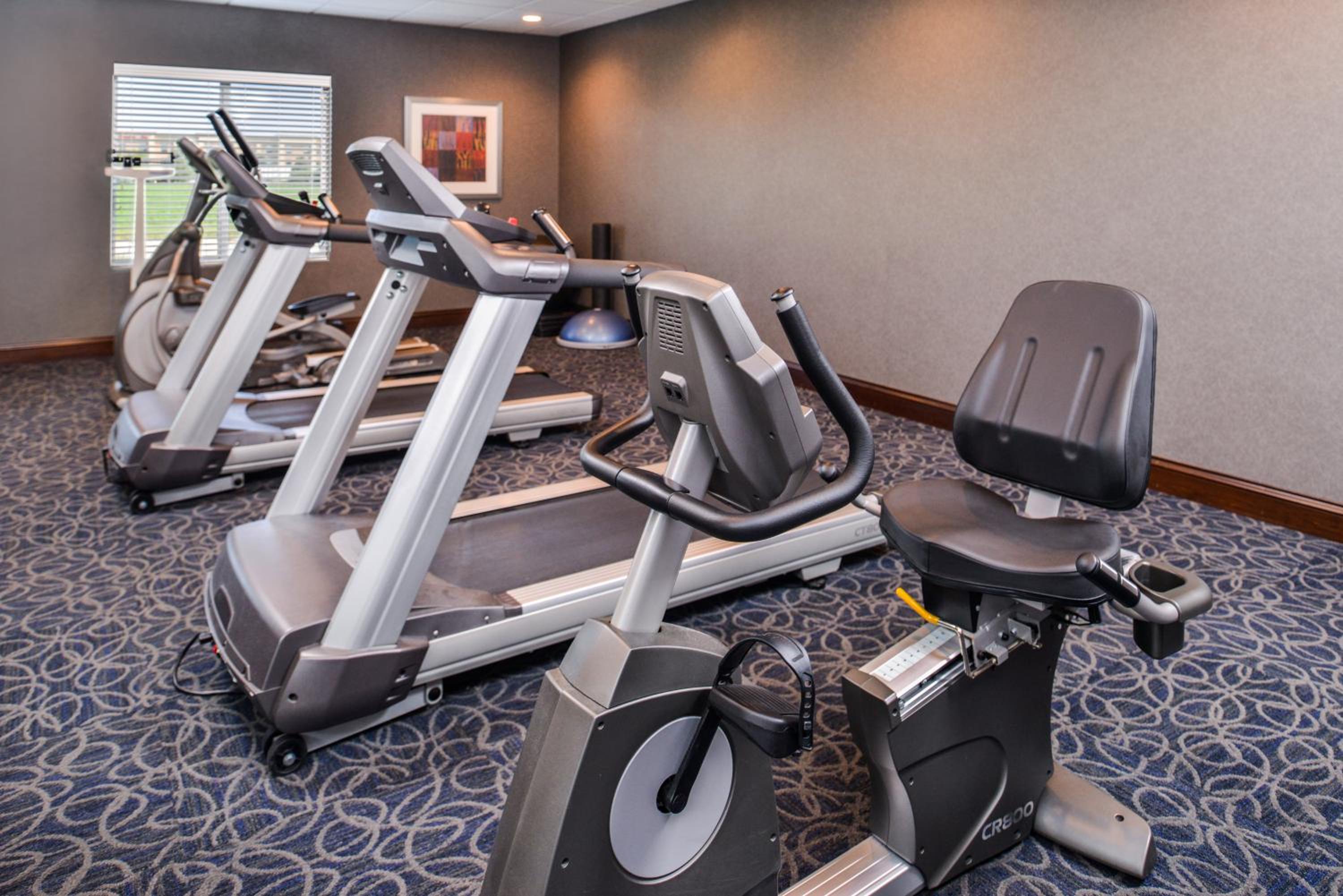York Vacations - Holiday Inn Express Hotel  Suites York, an IHG Hotel - Property Image 5