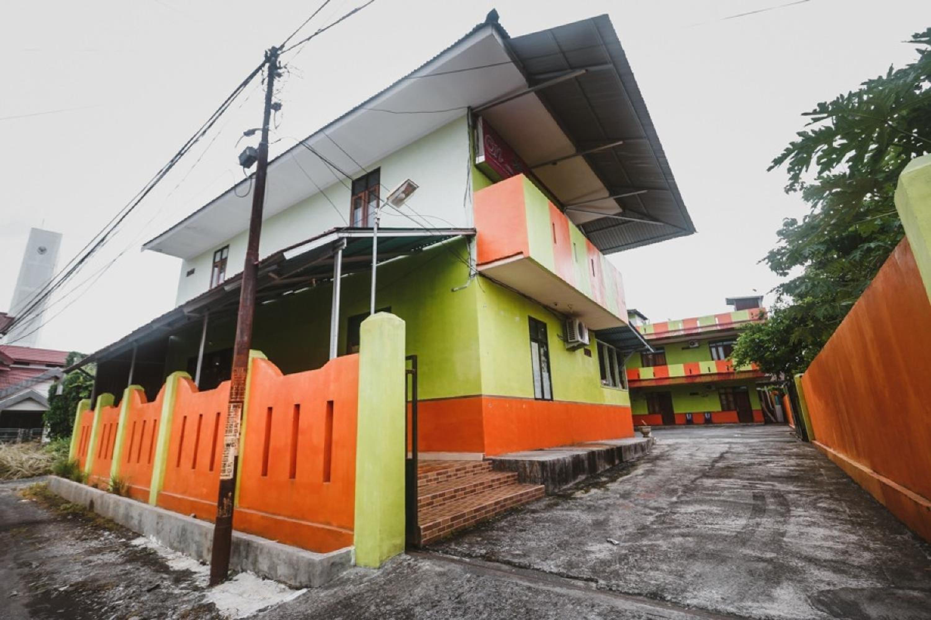 RedDoorz @ Malalayang Manado view 2