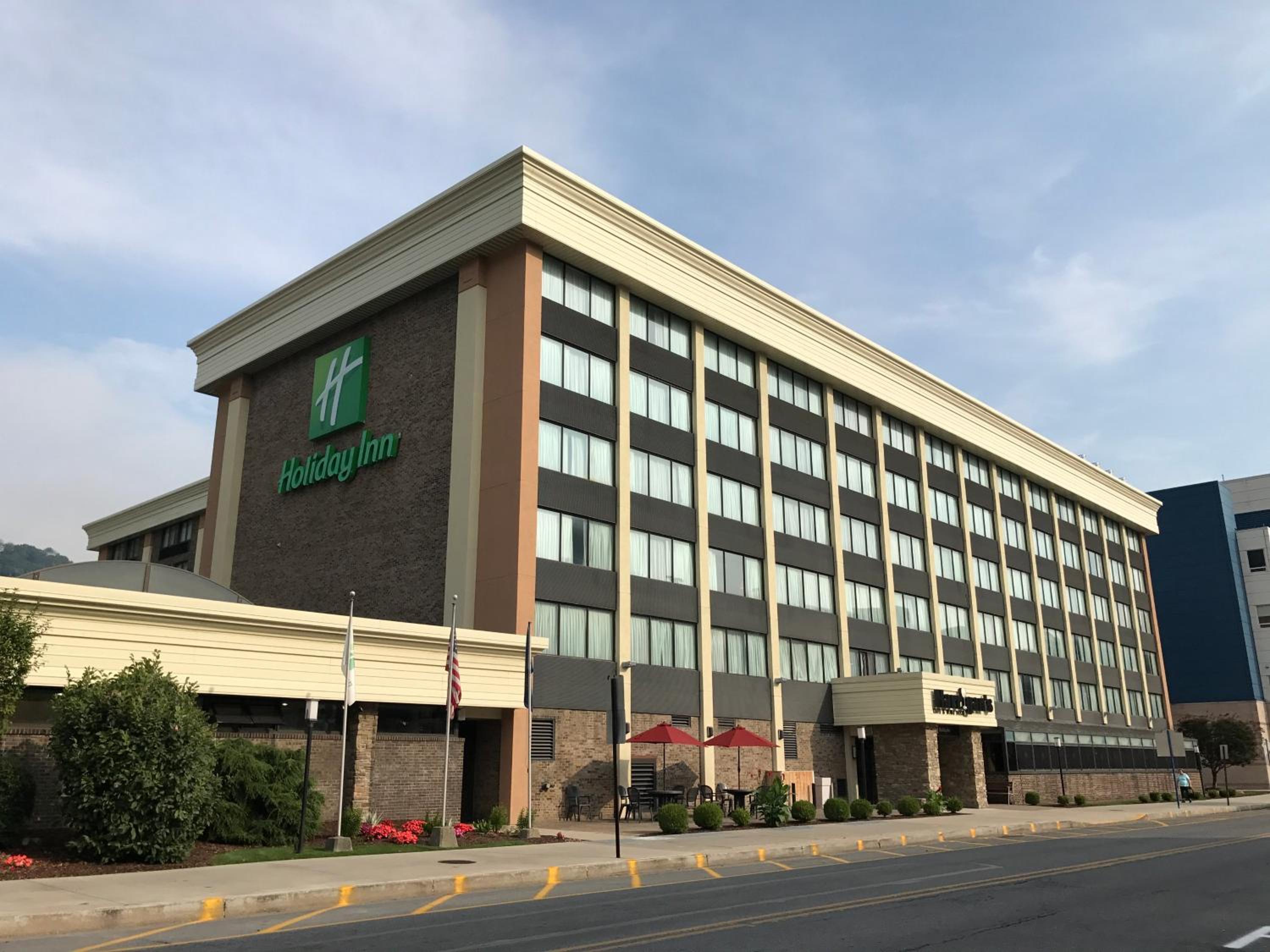 Somerset Vacations - Holiday Inn Johnstown-Downtown, an IHG Hotel - Property Image 1