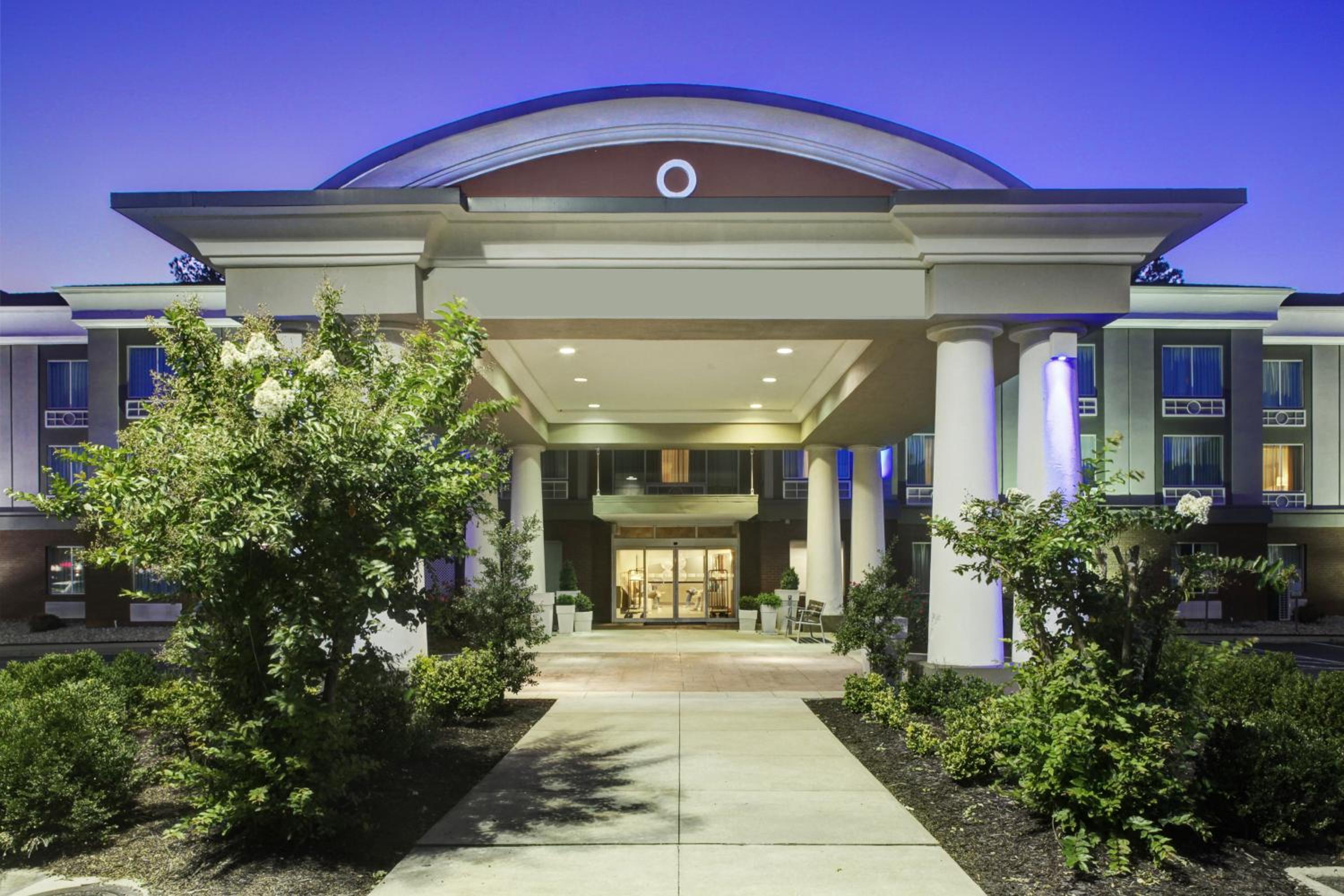 Emporia Vacations - Holiday Inn Express Hotel  Suites Emporia, an IHG Hotel - Property Image 9