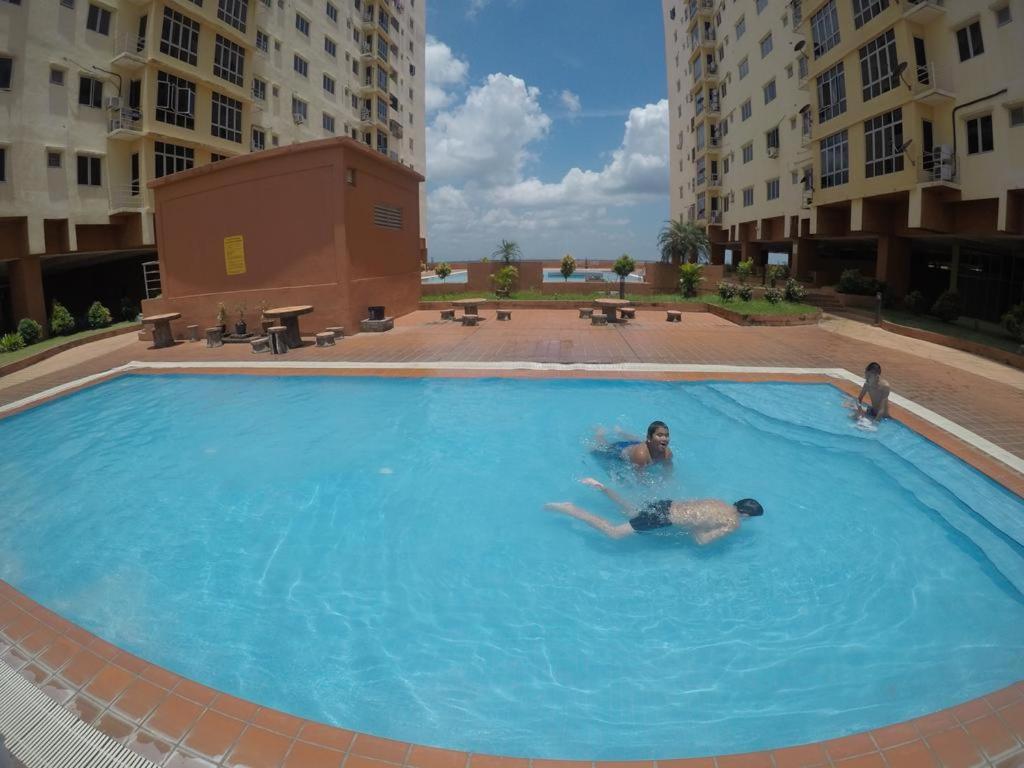 Homestay Kondo Mewah l/d kolam renang & playground di Kota Bharu photo 1
