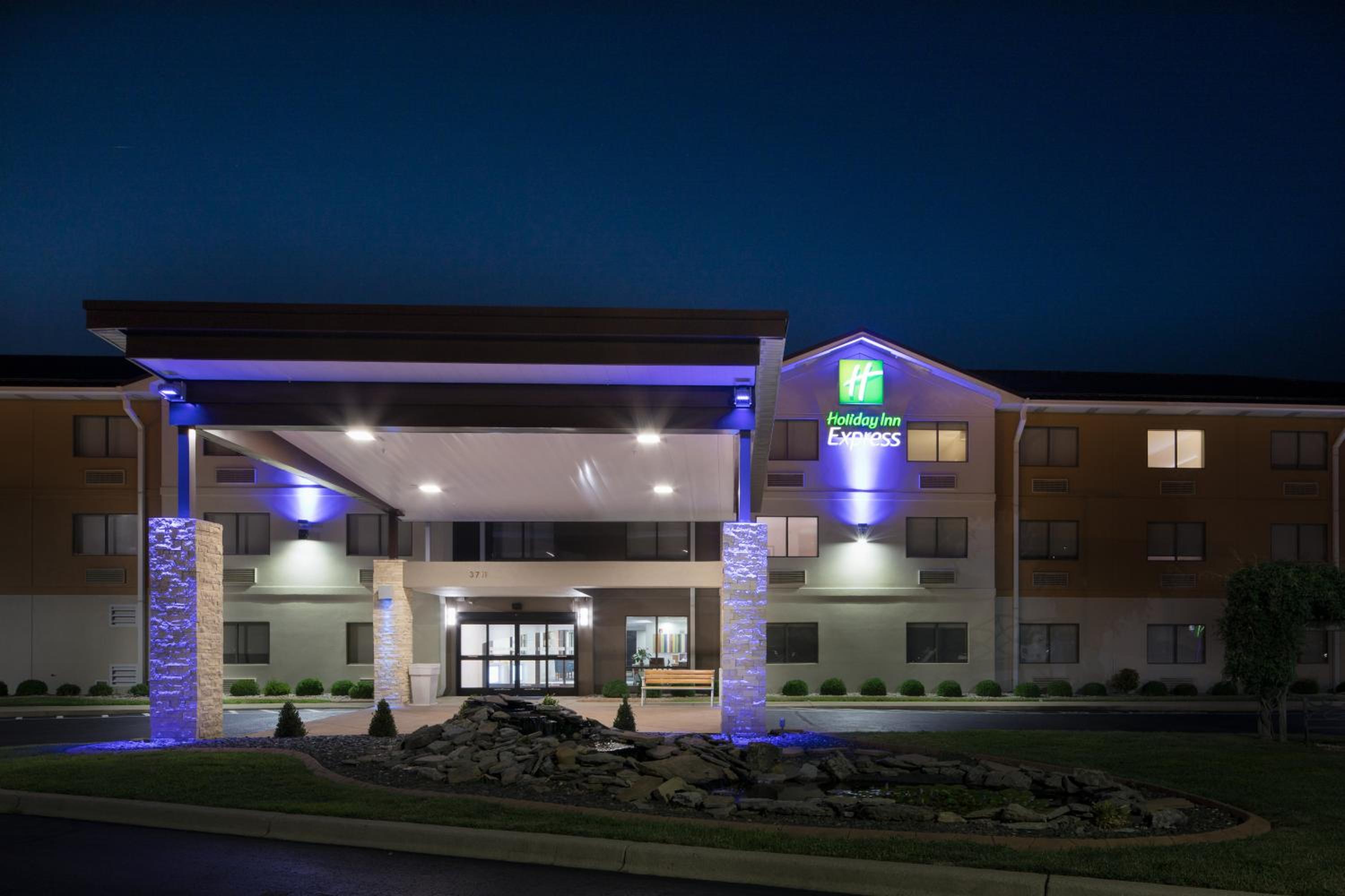 Hotel Holiday Inn Express Louisville Northeast, an IHG Hotel - Image 1