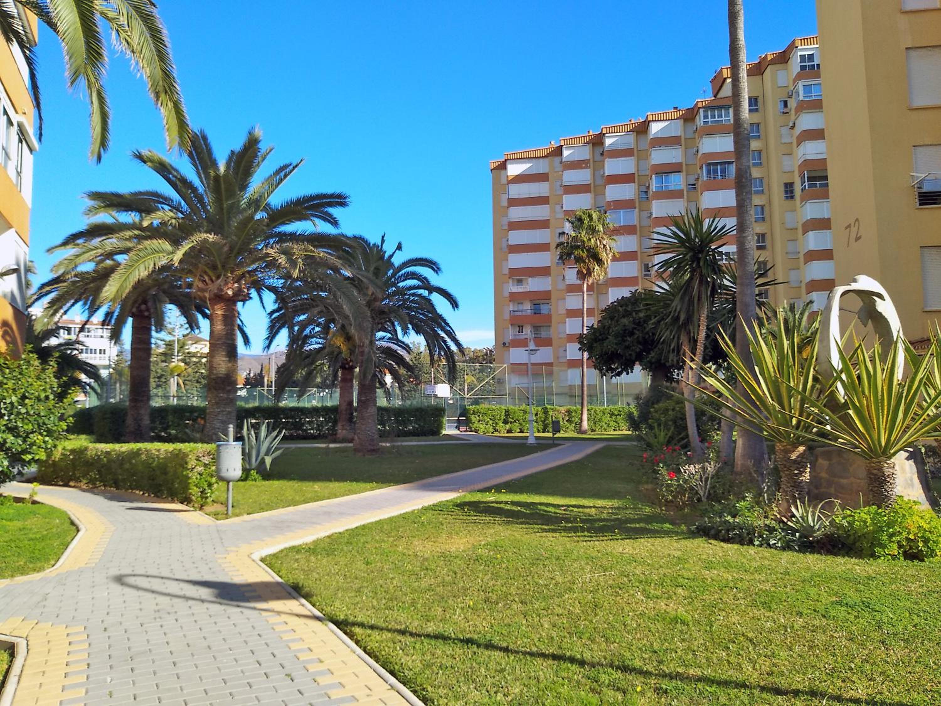Apartamentos Intercentro Algarrobo-Costa APARTAMENTOS TURÍSTICOS -INMOBILIARIA