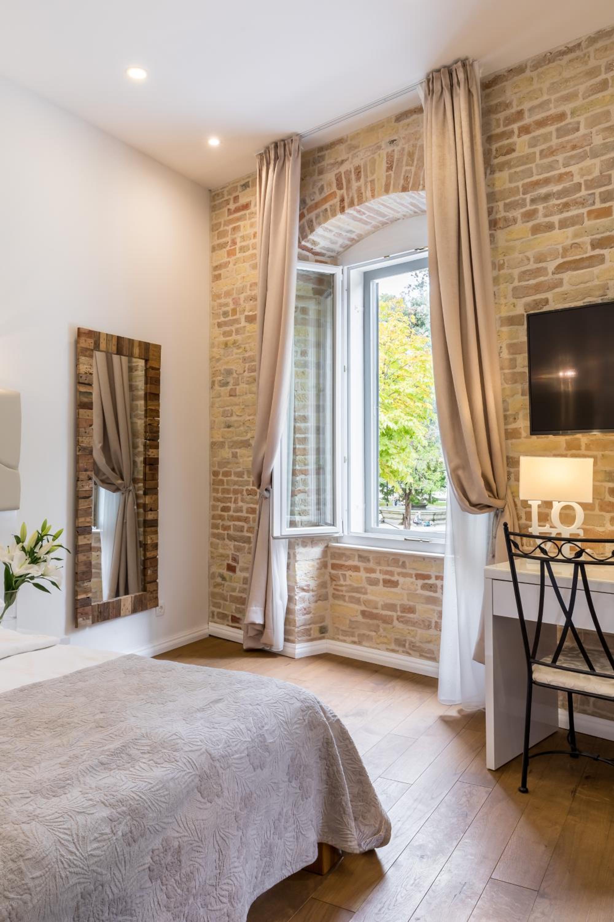 Pellegrini Luxury Rooms photo 53 of 76