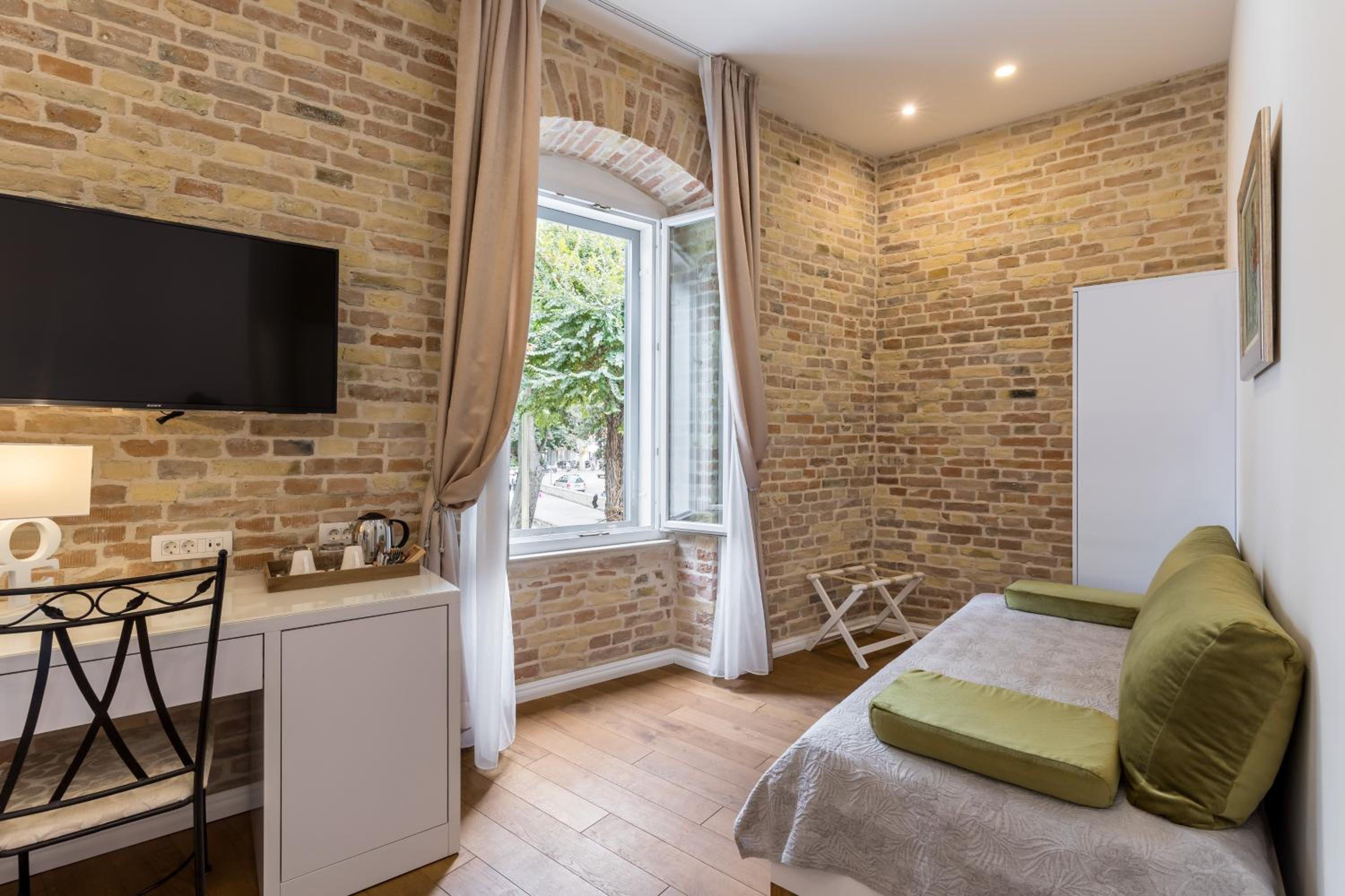 Pellegrini Luxury Rooms photo 55 of 76