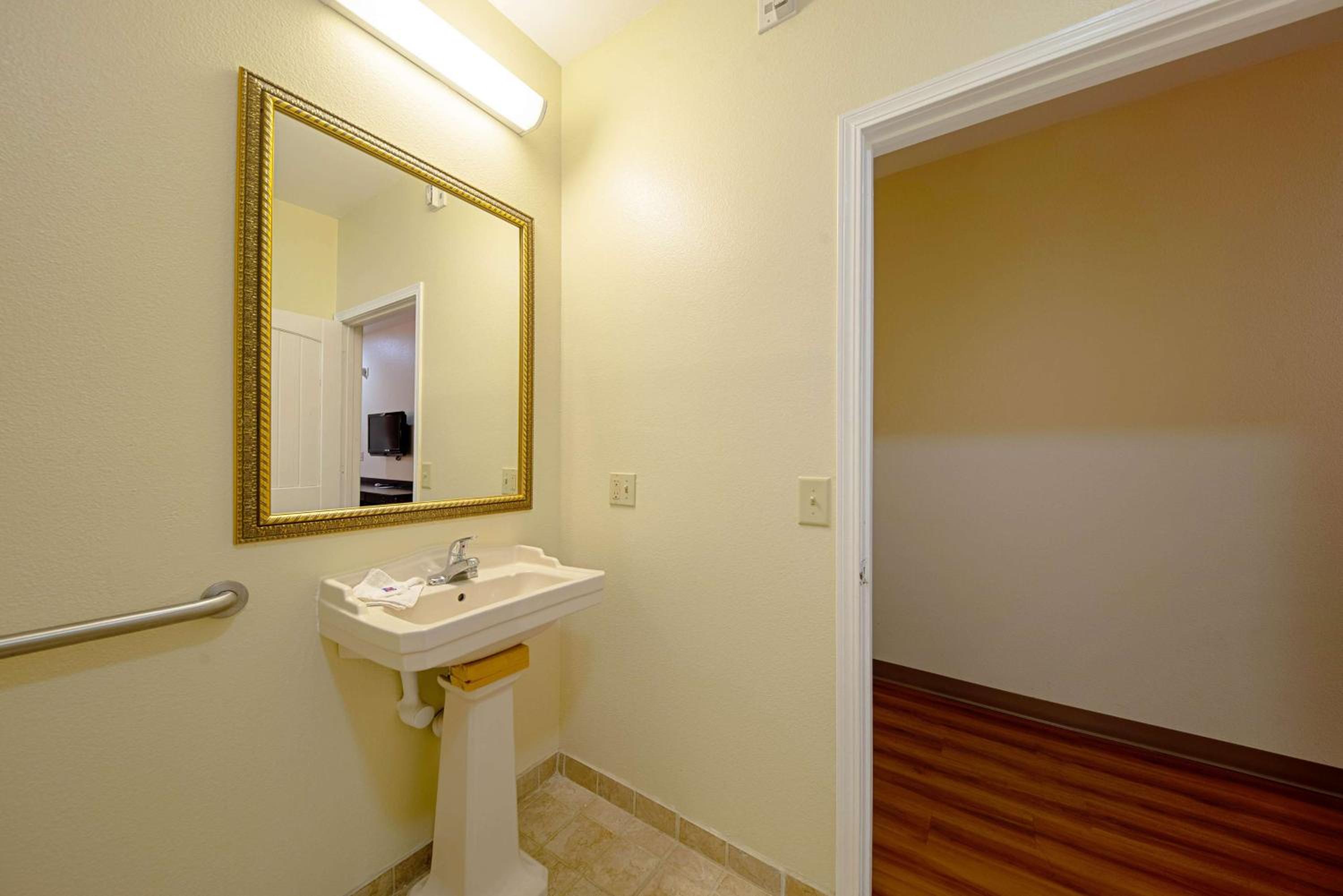 Motel 6-Rhome, TX