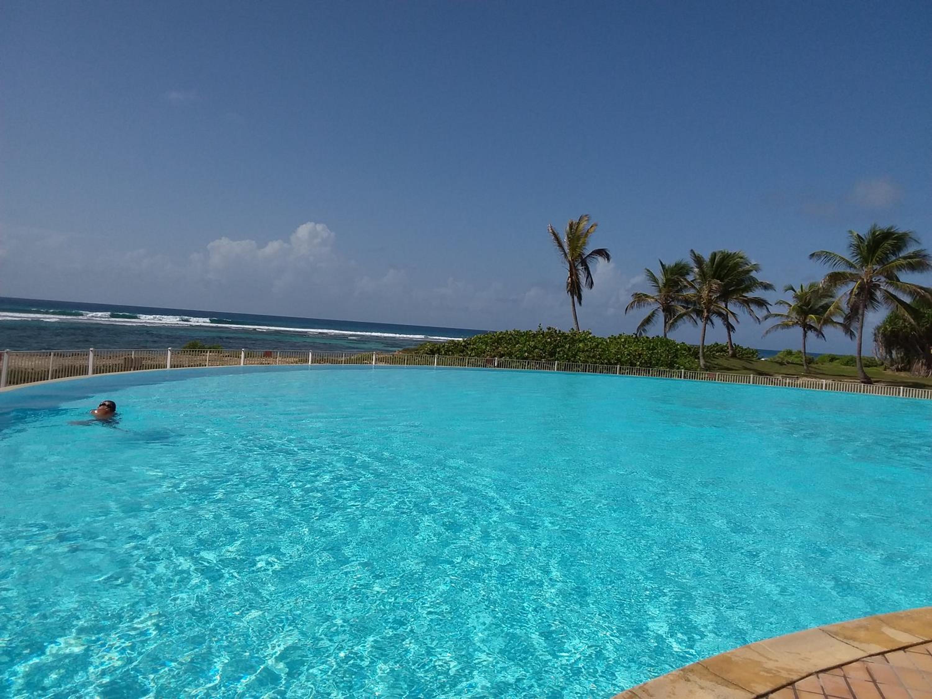 Studio Vue mer Haut de villa anse des rochers view 3