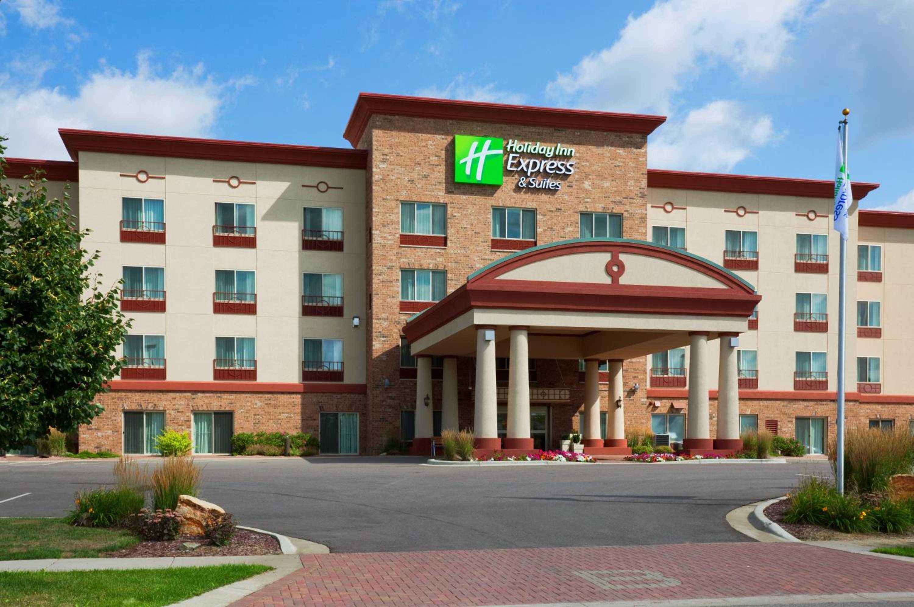 Hotel Holiday Inn Express & Suites Wausau, an IHG Hotel - Image 1