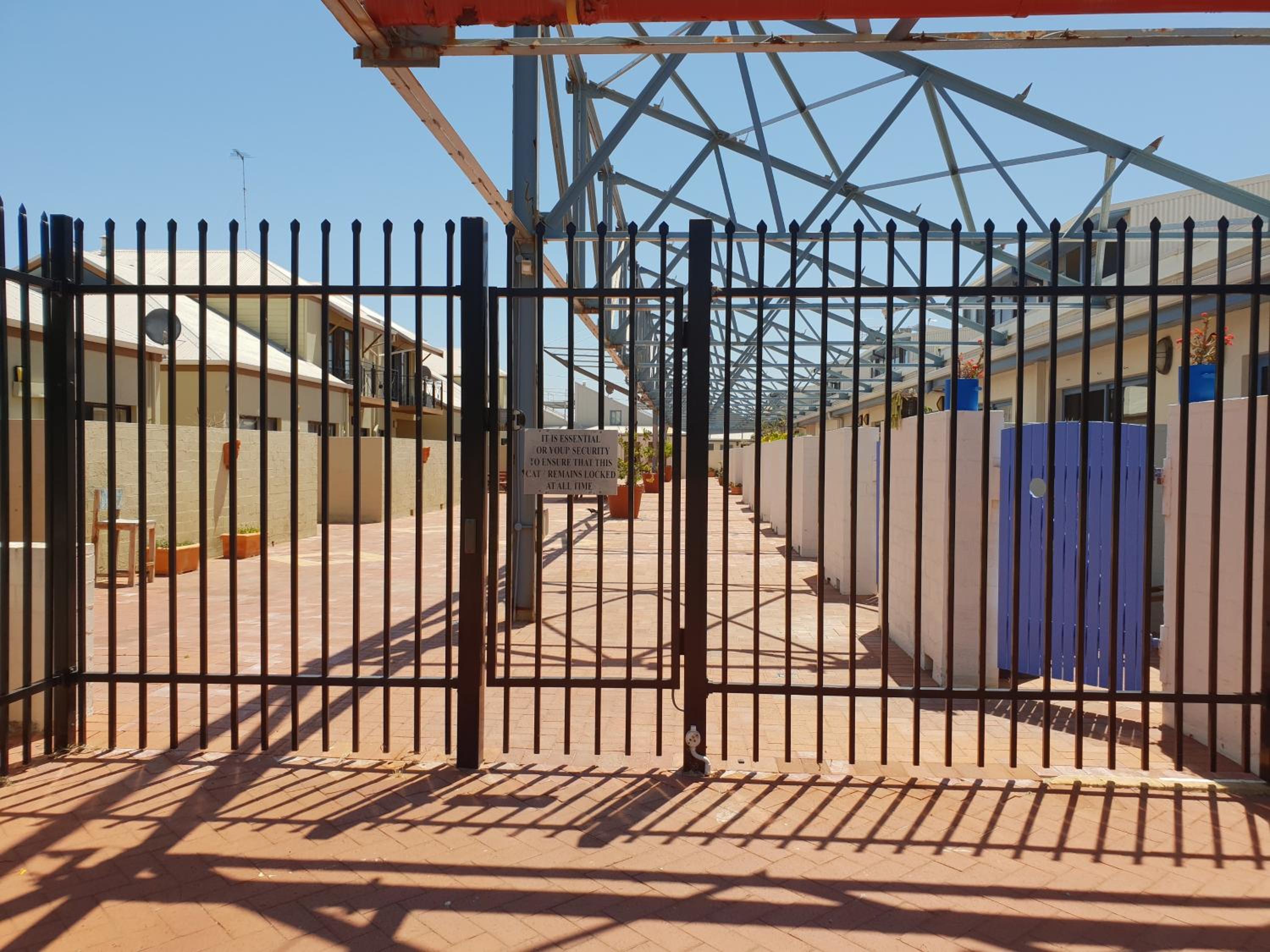 Granita's - 2 bedroom converted South Fremantle warehouse apartment