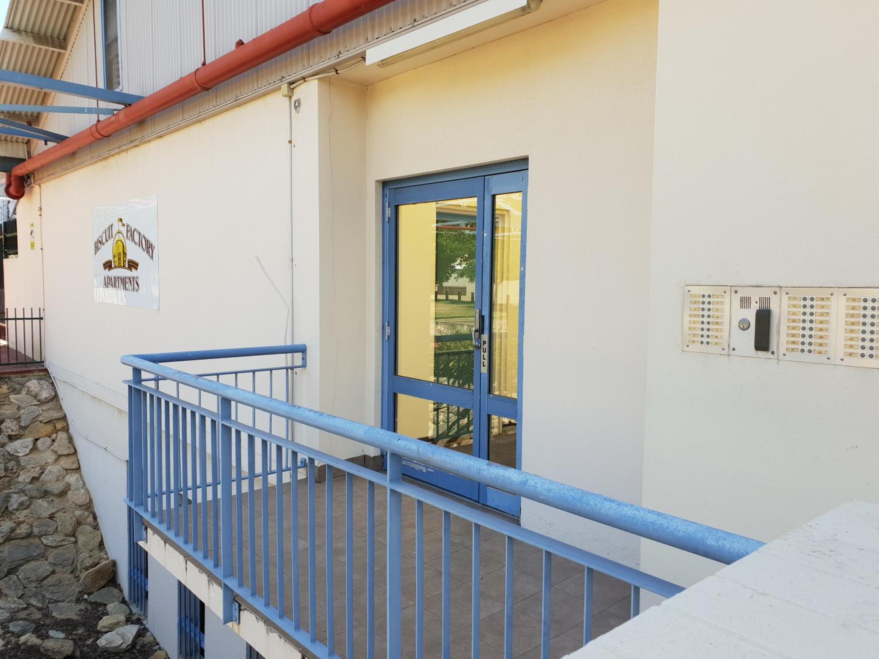 Granita's - 2 bedroom converted South Fremantle warehouse apartment