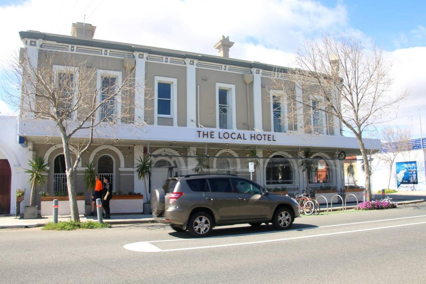 Granita's - 2 bedroom converted South Fremantle warehouse apartment