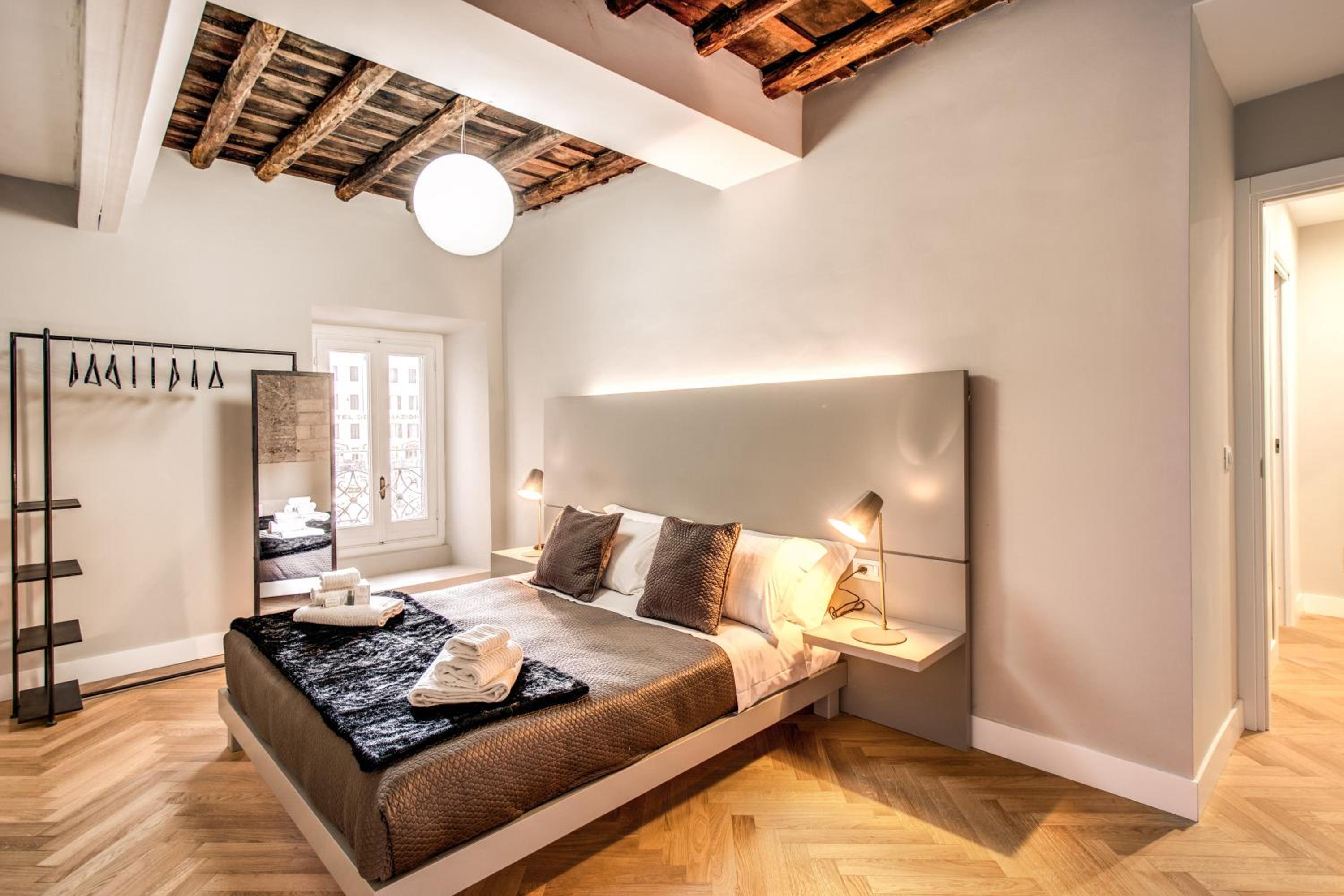 Trevi Fountain Superior 3 bdr apartment