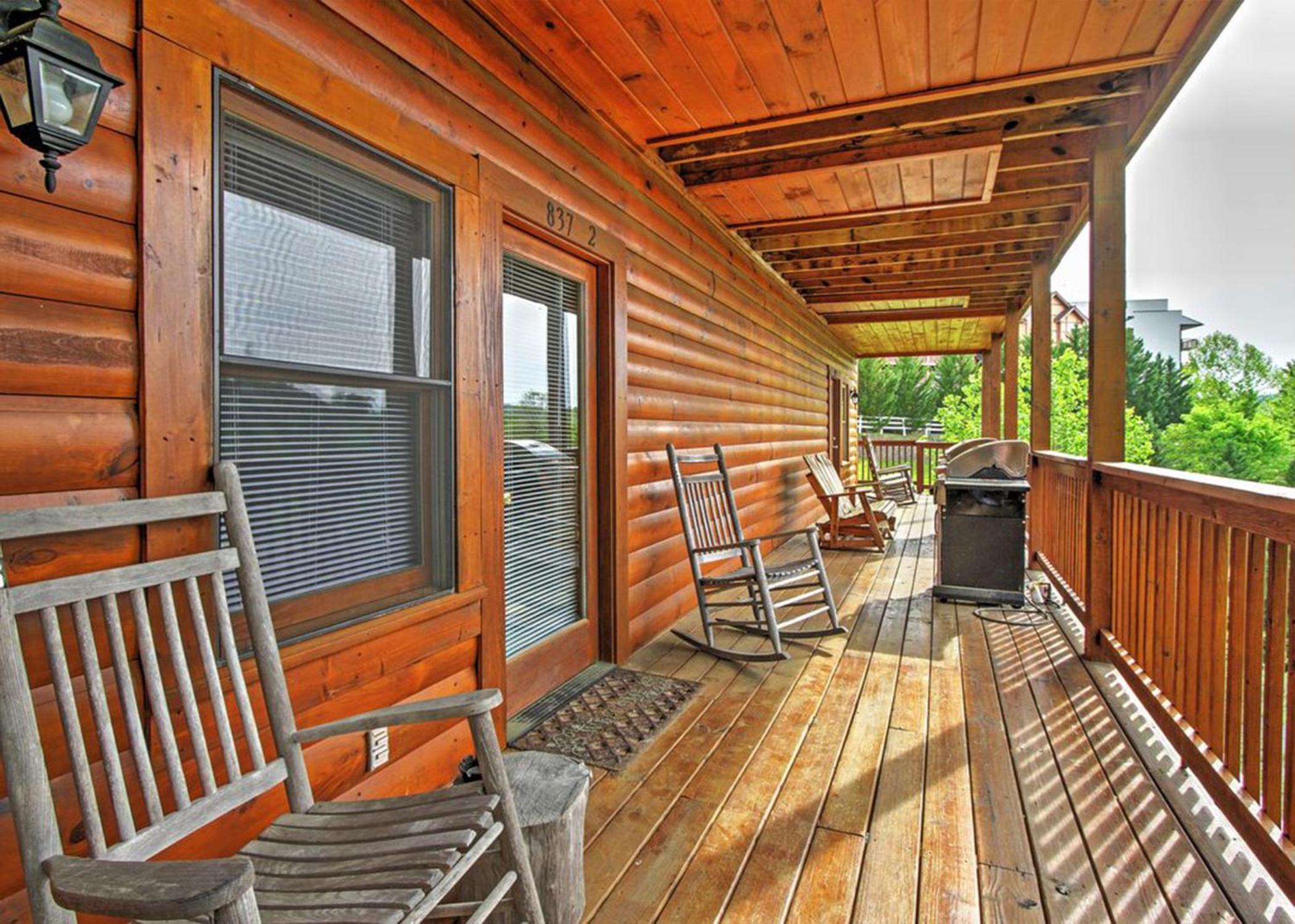 Luxury Resort Cabin, 5 min to Dollywood, Smoky Mountain Charm! view 5