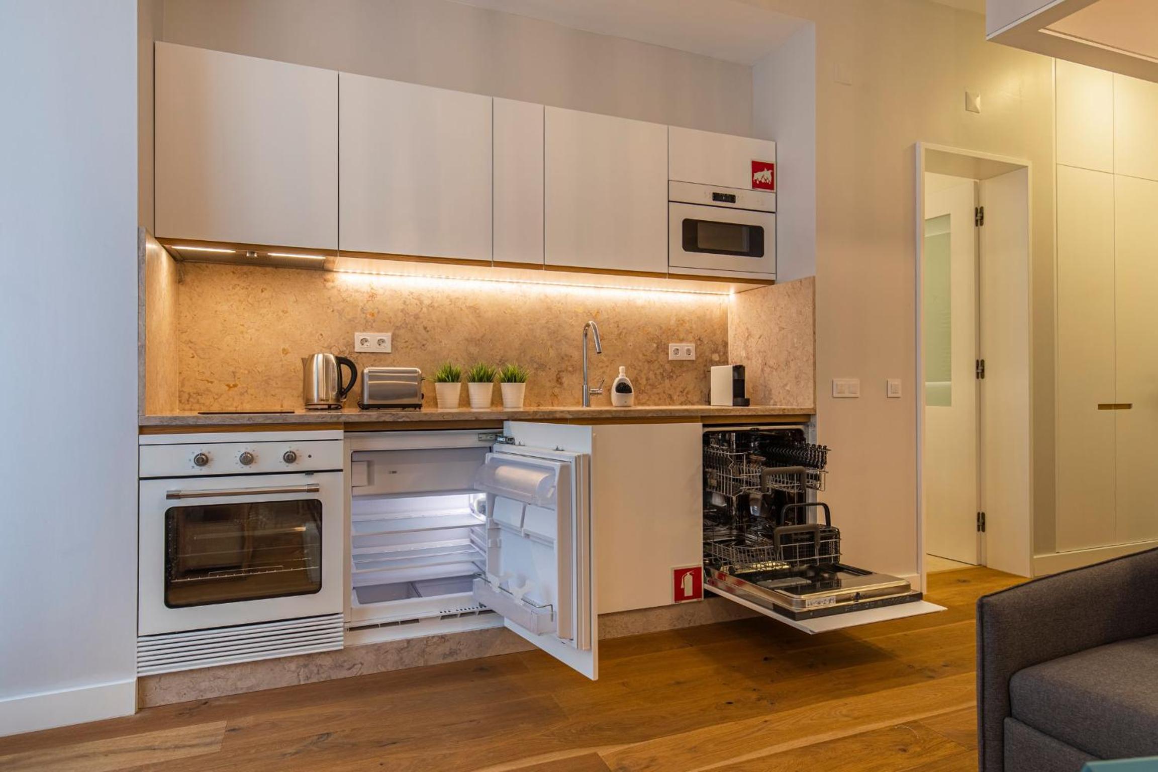 Upscale & Trendy flat in the Center view 4