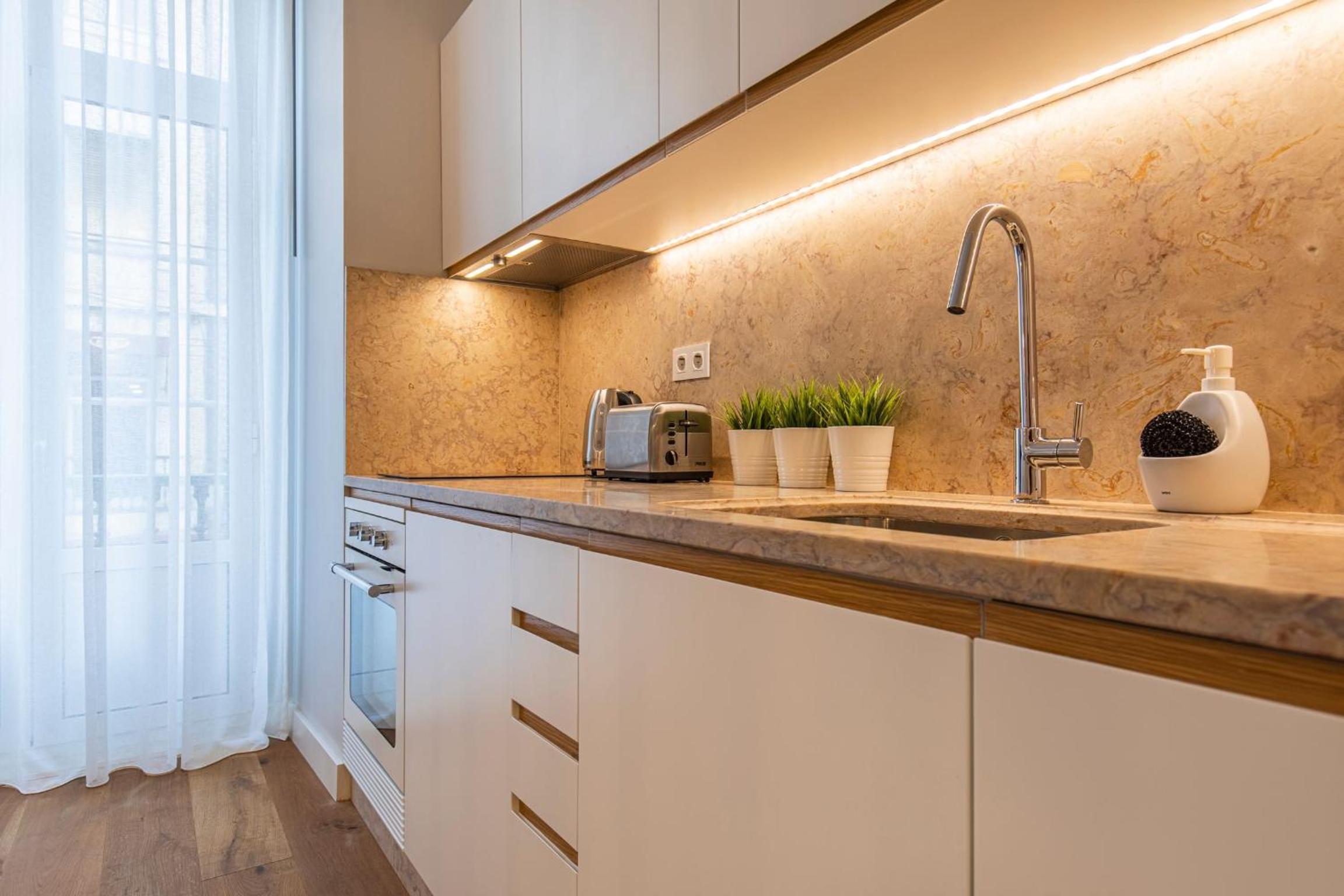 Upscale & Trendy flat in the Center view 5