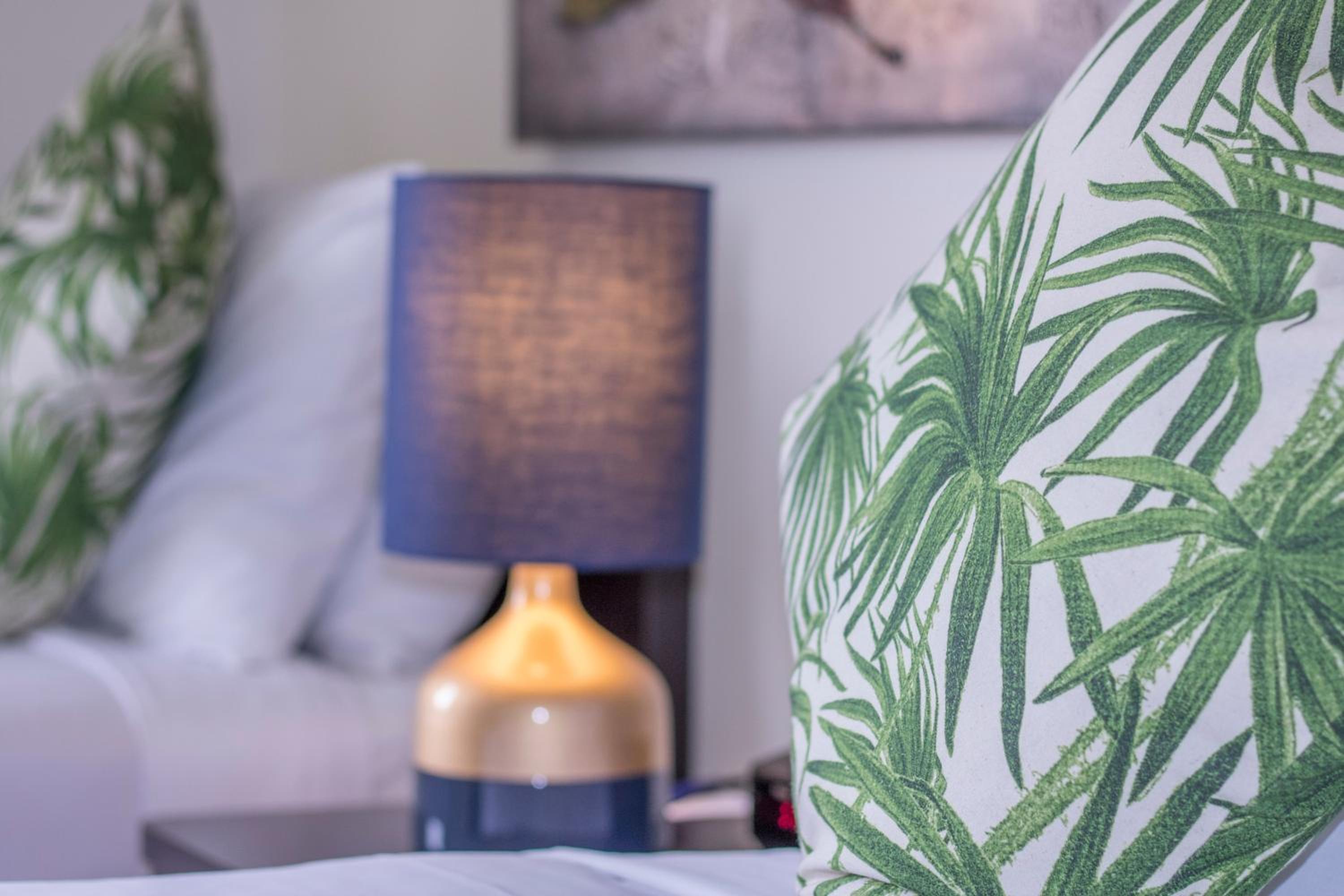 Hotel Waterloo & Backpackers - Image 1