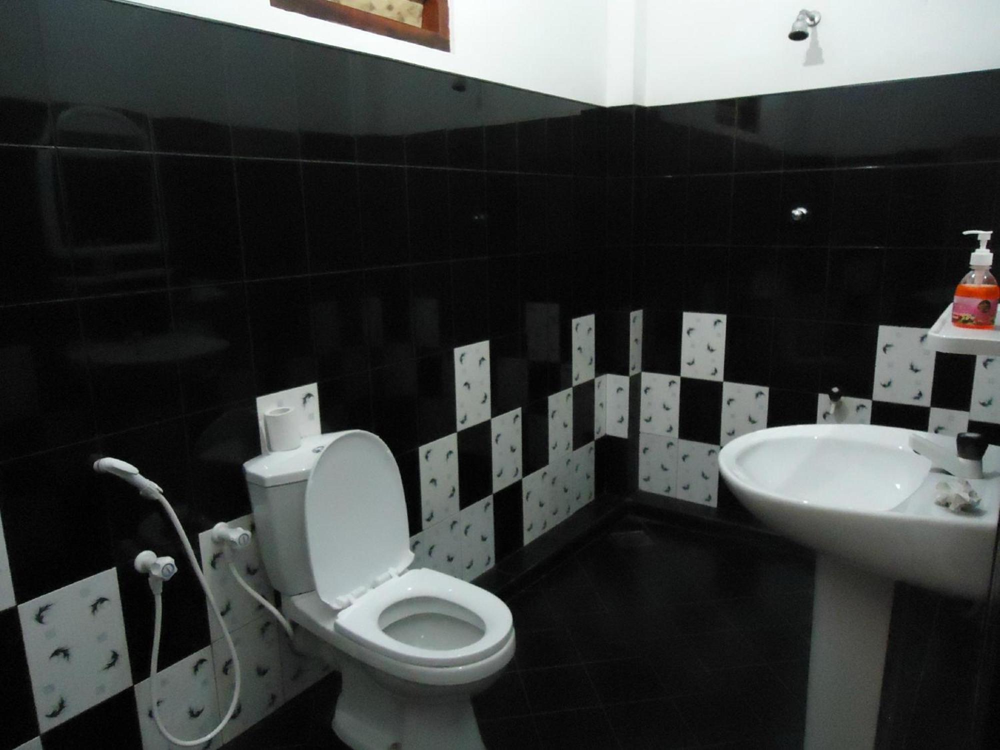 Yala River Face Inn