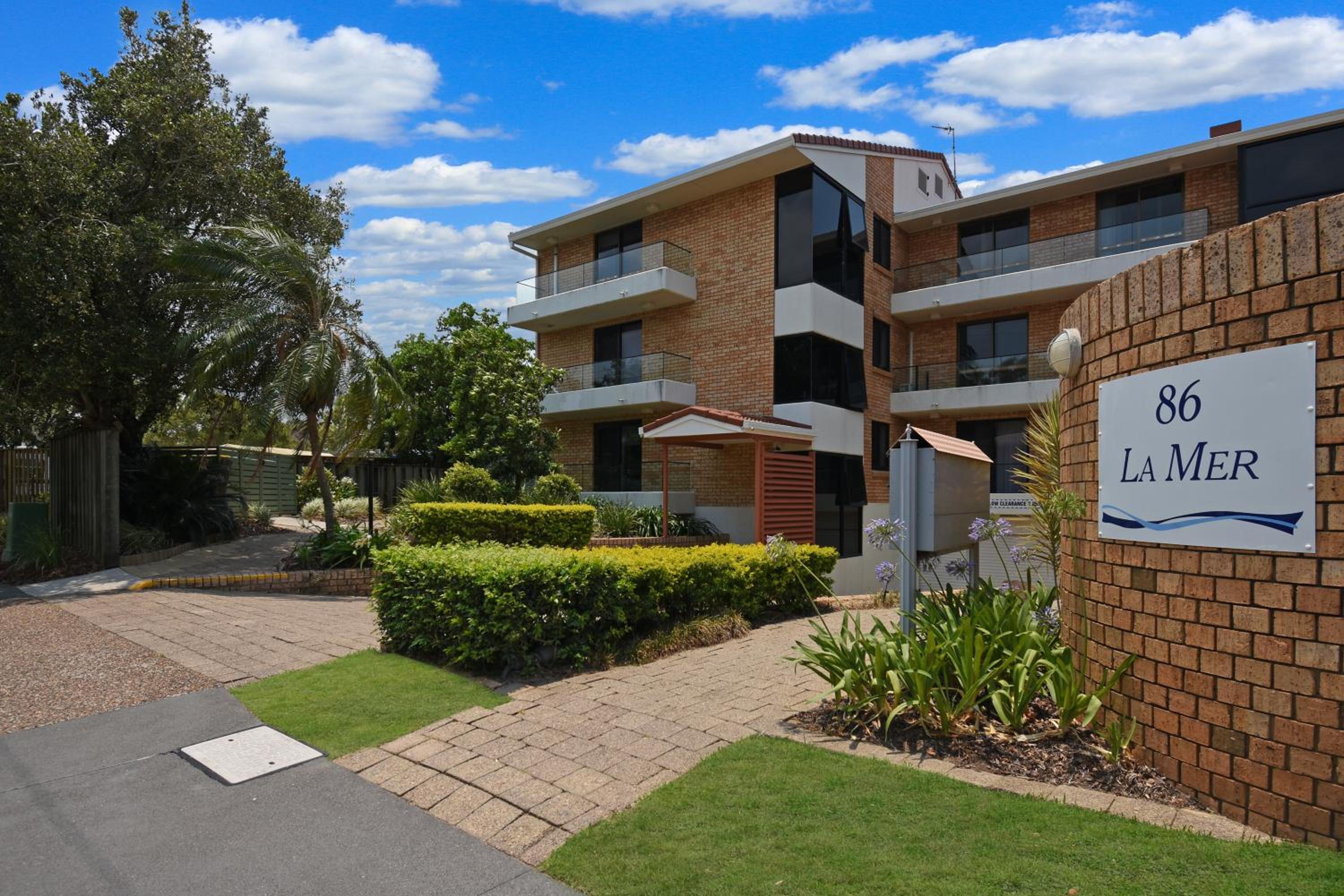 BEAUTIFULLY RENOVATED OCEANSIDE APARTMENT - Lamer 9