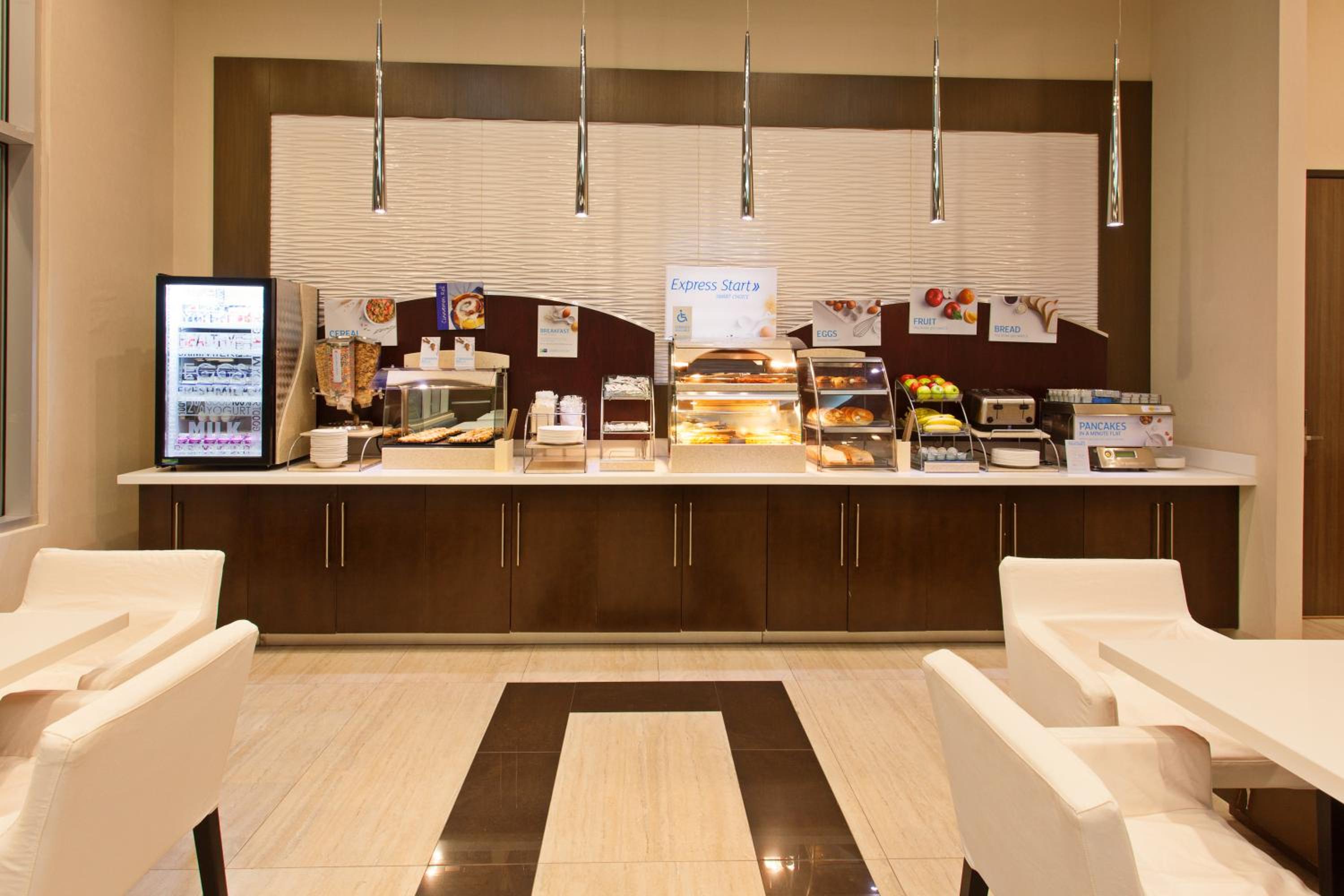 North Hollywood Vacations - Holiday Inn Express North Hollywood - Burbank Area, an IHG Hotel - Property Image 11