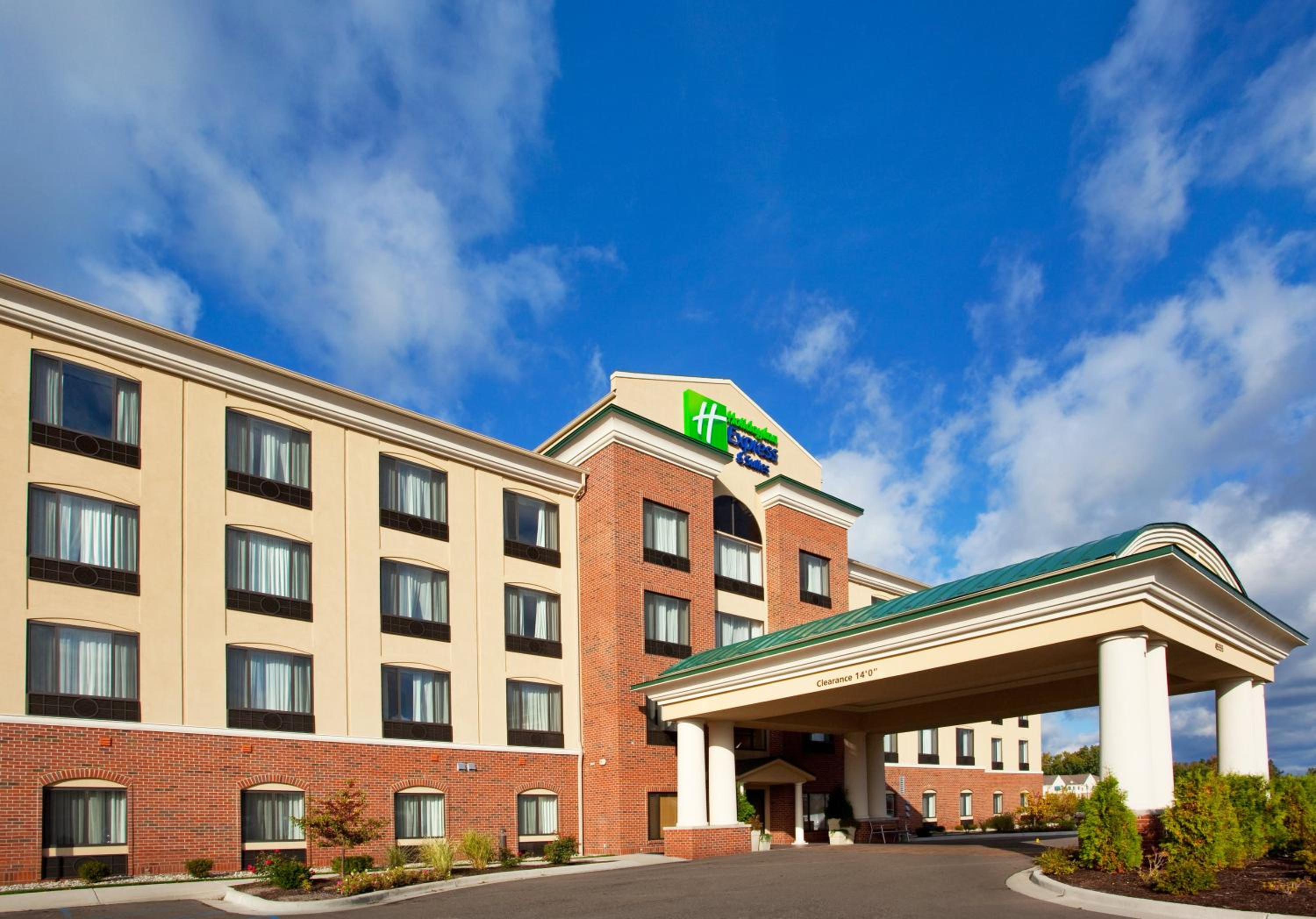 Detroit Vacations - Holiday Inn Express Hotel  Suites Detroit-Utica, an IHG Hotel - Property Image 1